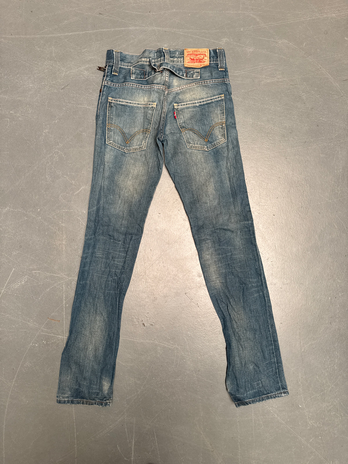 Levis Buckle Back Vintage Jean - W 30 L 35 - BU17