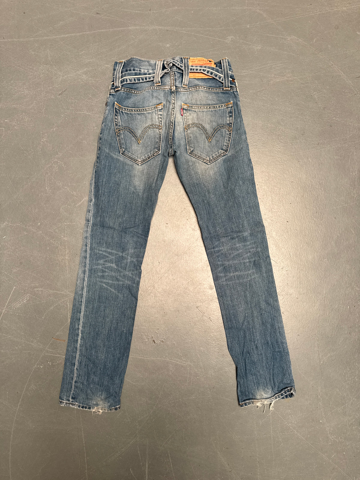Levis Buckle Back Vintage Jean - W 28 L 32 - BU36