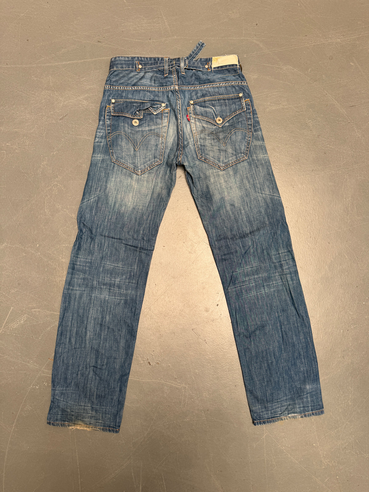 Levis Buckle Back Vintage Jean - W 31 L 33 - BU43