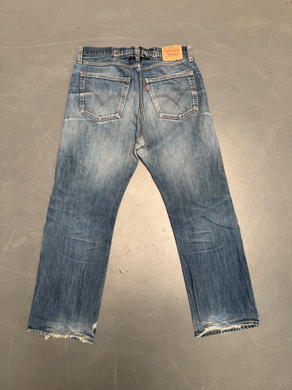 Levis Buckle Back Vintage Jean - W 38 L 33 - BU59