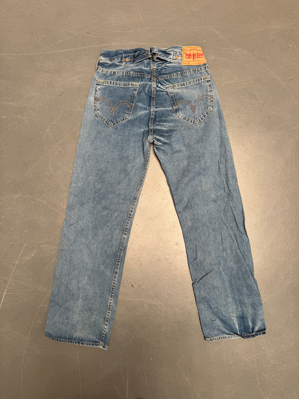 Levis Buckle Back Vintage Jean - W 31 L 33 - BU80