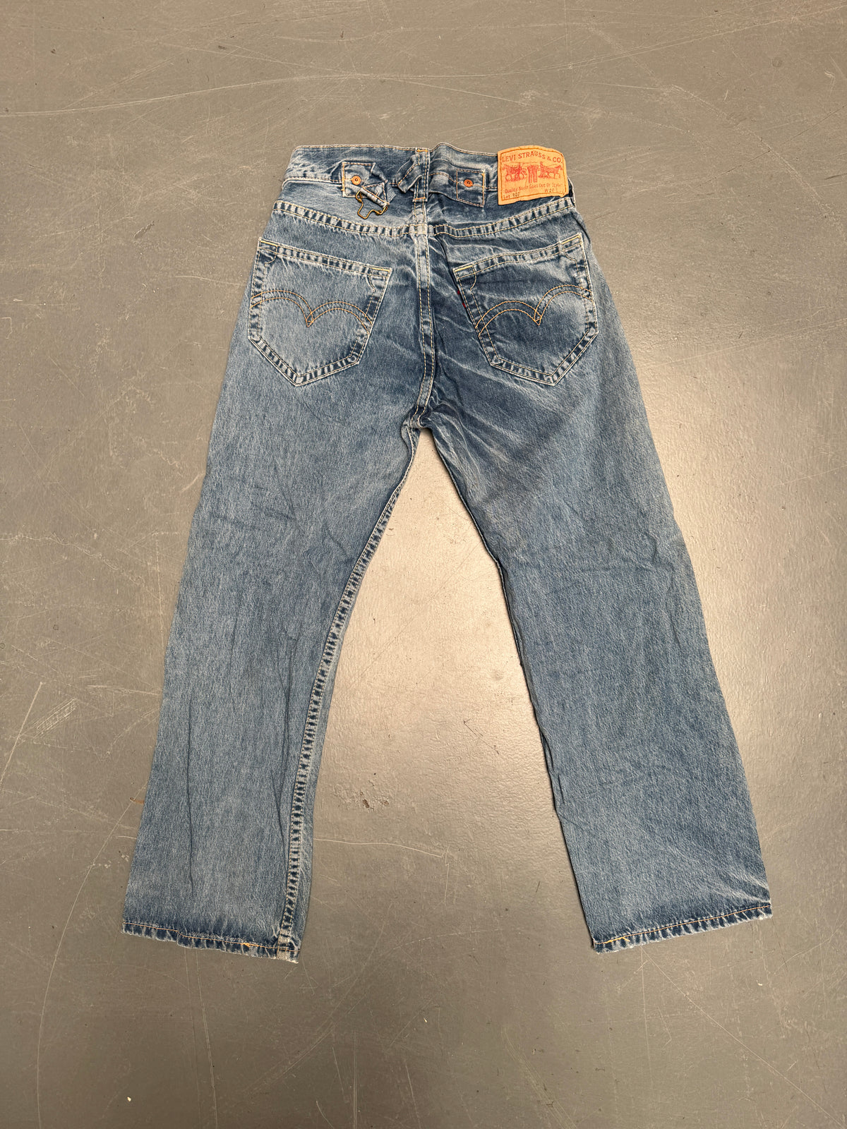 Levis Buckle Back Vintage Jean - W 28 L 29 - BU81