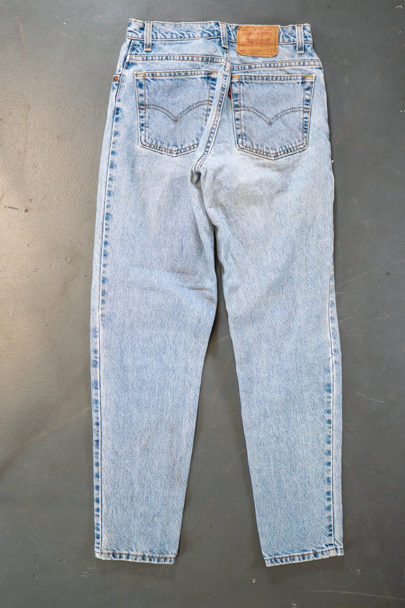 Ladies Levi's High Waisted 550s Tapered Leg Denim Jeans – 90s Y2K -W28, L31