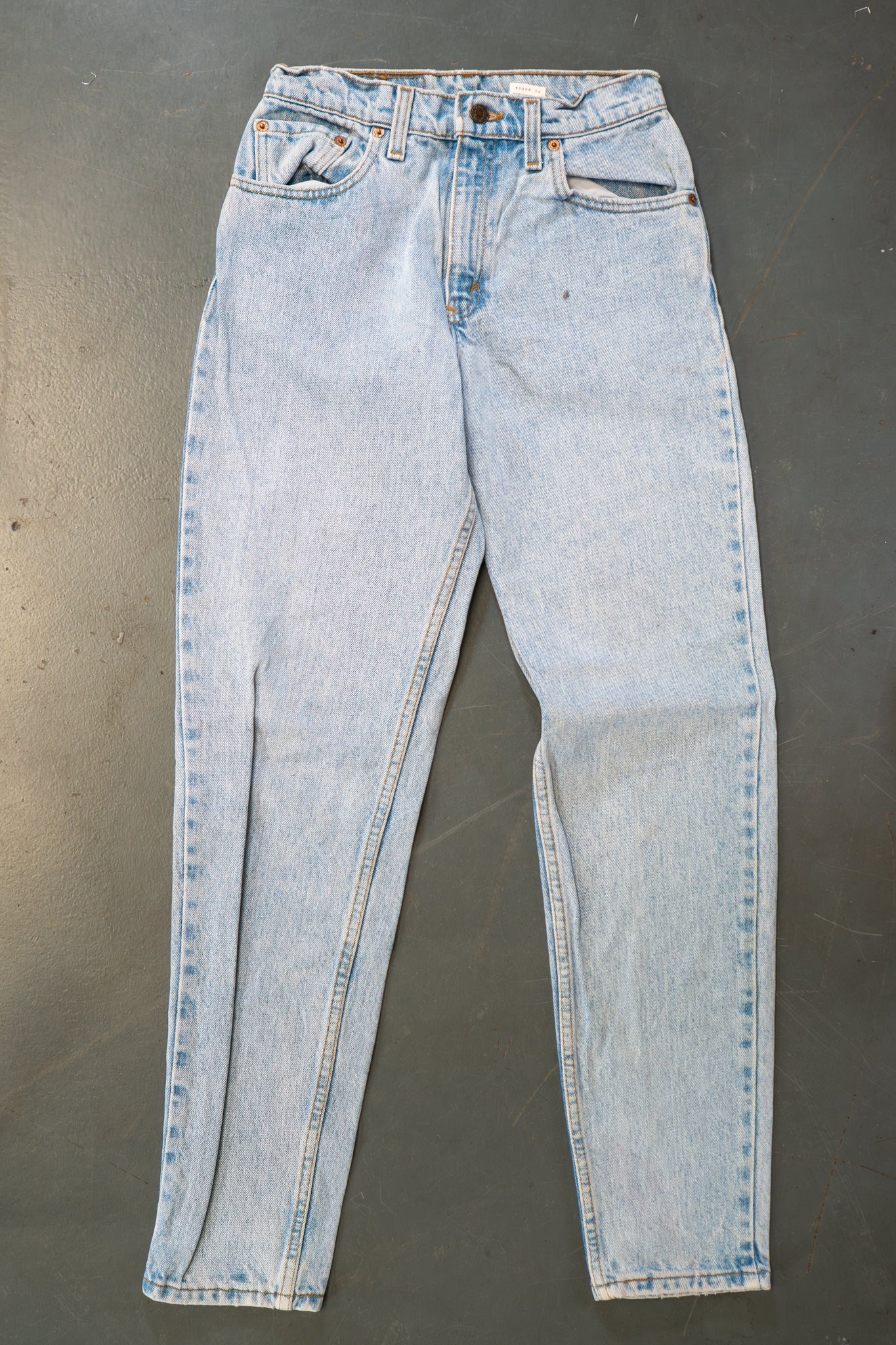 Ladies Levi's High Waisted 550s Tapered Leg Denim Jeans – 90s Y2K -W25, L30