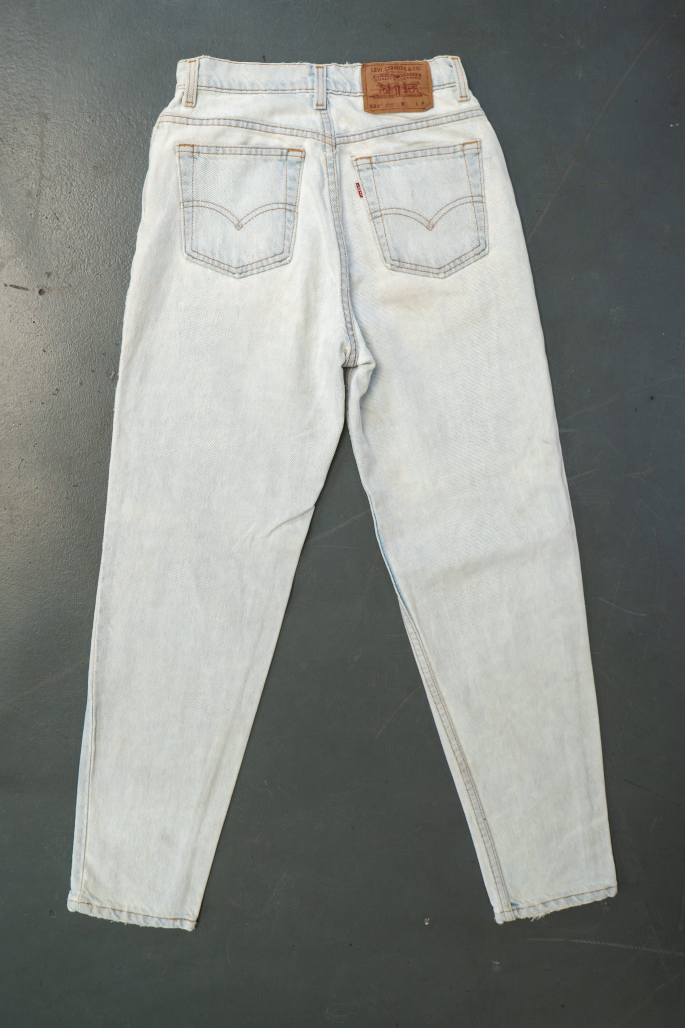 Ladies Levi's High Waisted 521s Tapered Leg Denim Jeans – 90s Y2K -W26, L27