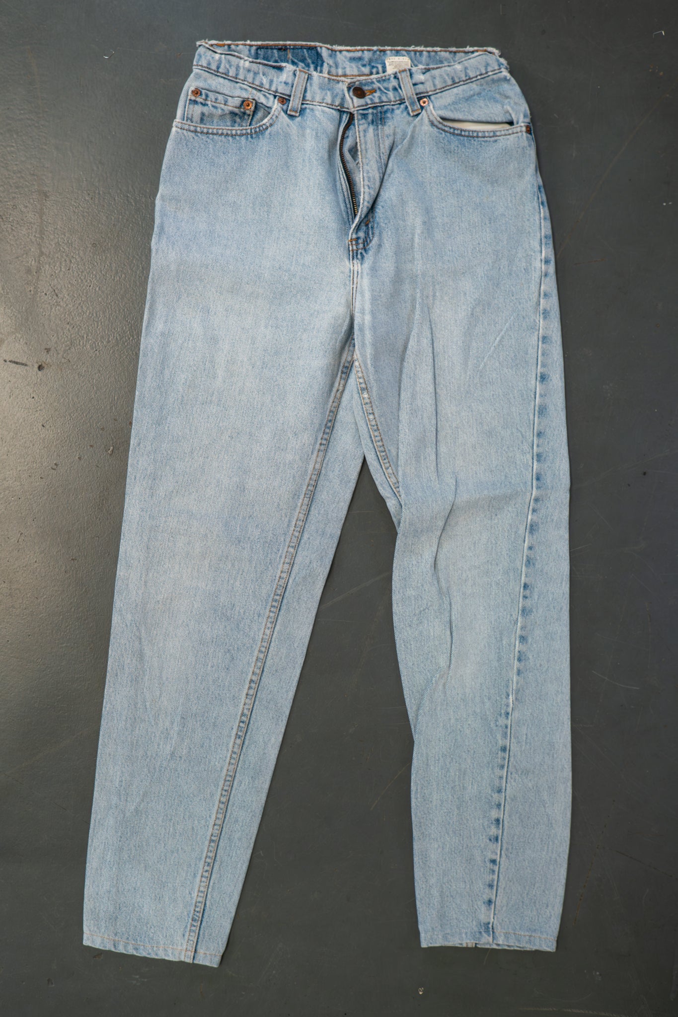 Ladies Levi's High Waisted 521s Tapered Leg Denim Jeans – 90s Y2K -W28, L29