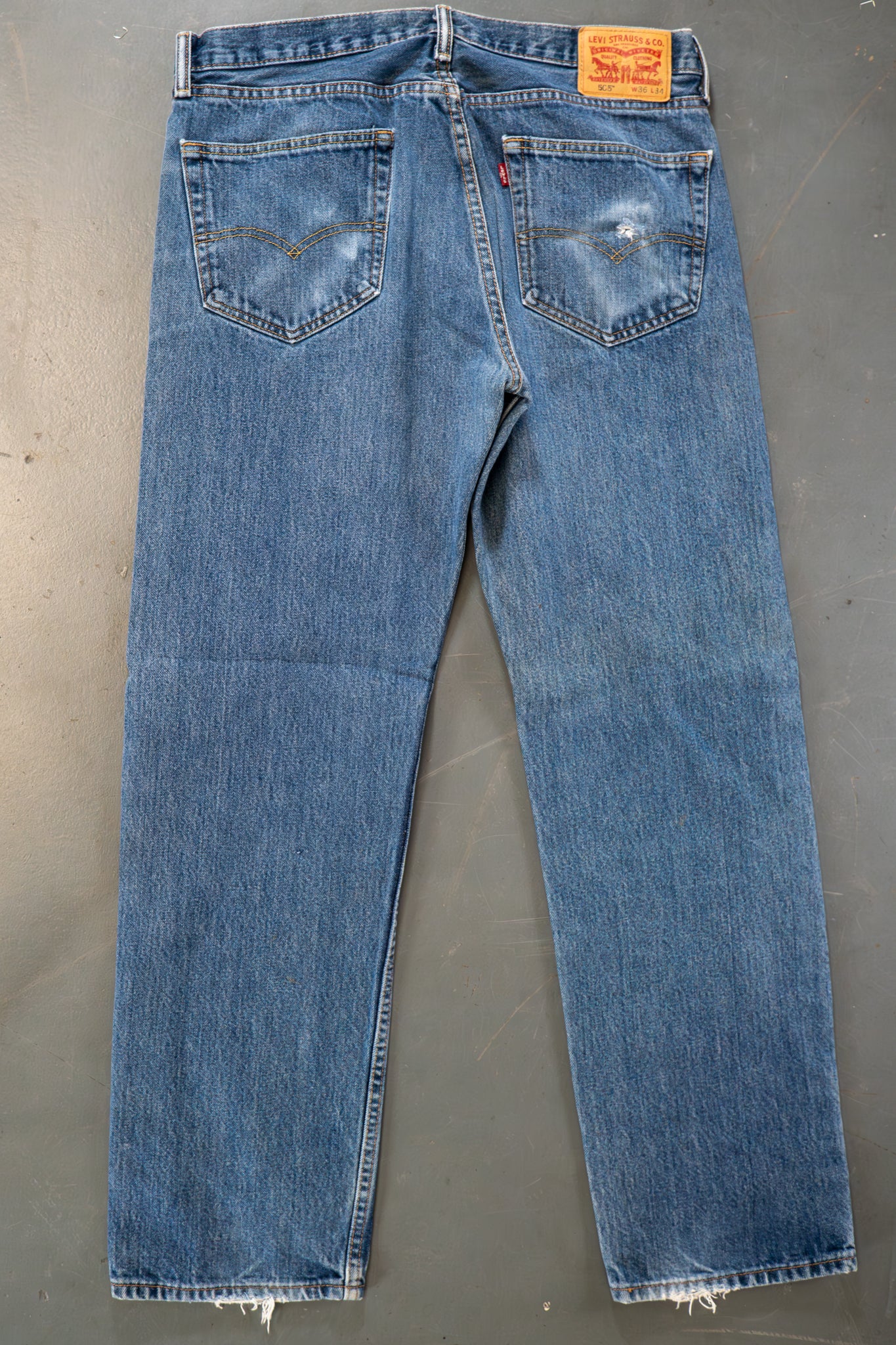 Levi's Vintage 505 Regular Fit Denim Jeans – 90s Y2K - W35, L31