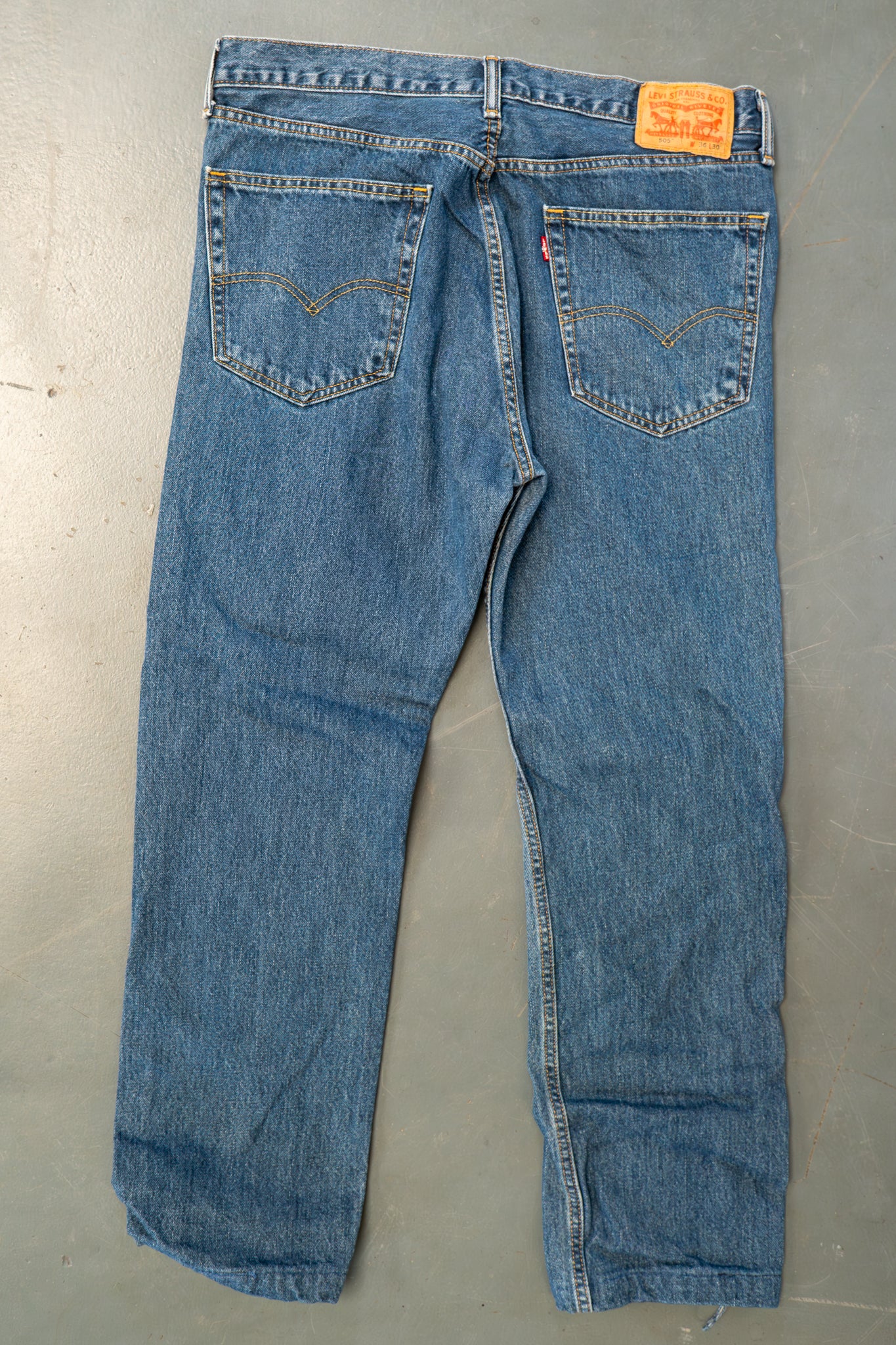 Levi's Vintage 505 Regular Fit Denim Jeans – 90s Y2K - W35, L27