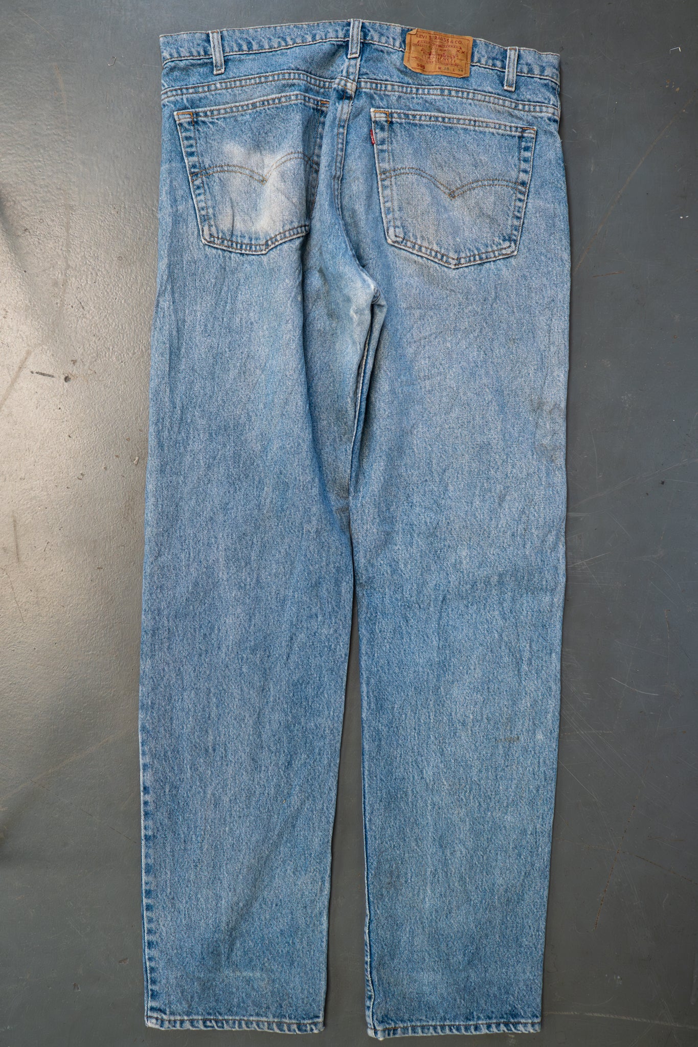 Levi's Vintage 505 Regular Fit Denim Jeans – 90s Y2K - W37, L34