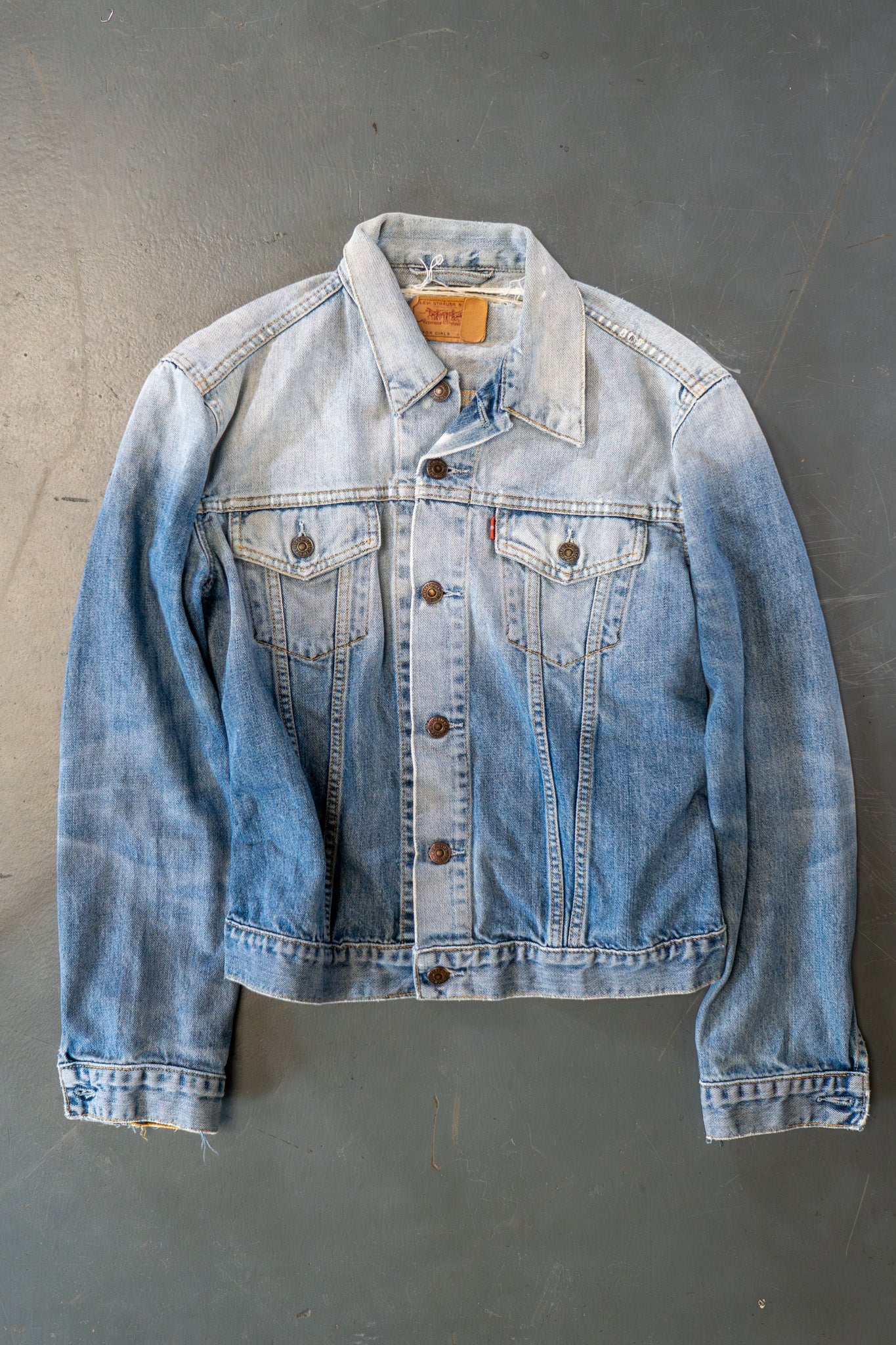 Vintage Ladies Levi's Trucker Denim Jacket - M