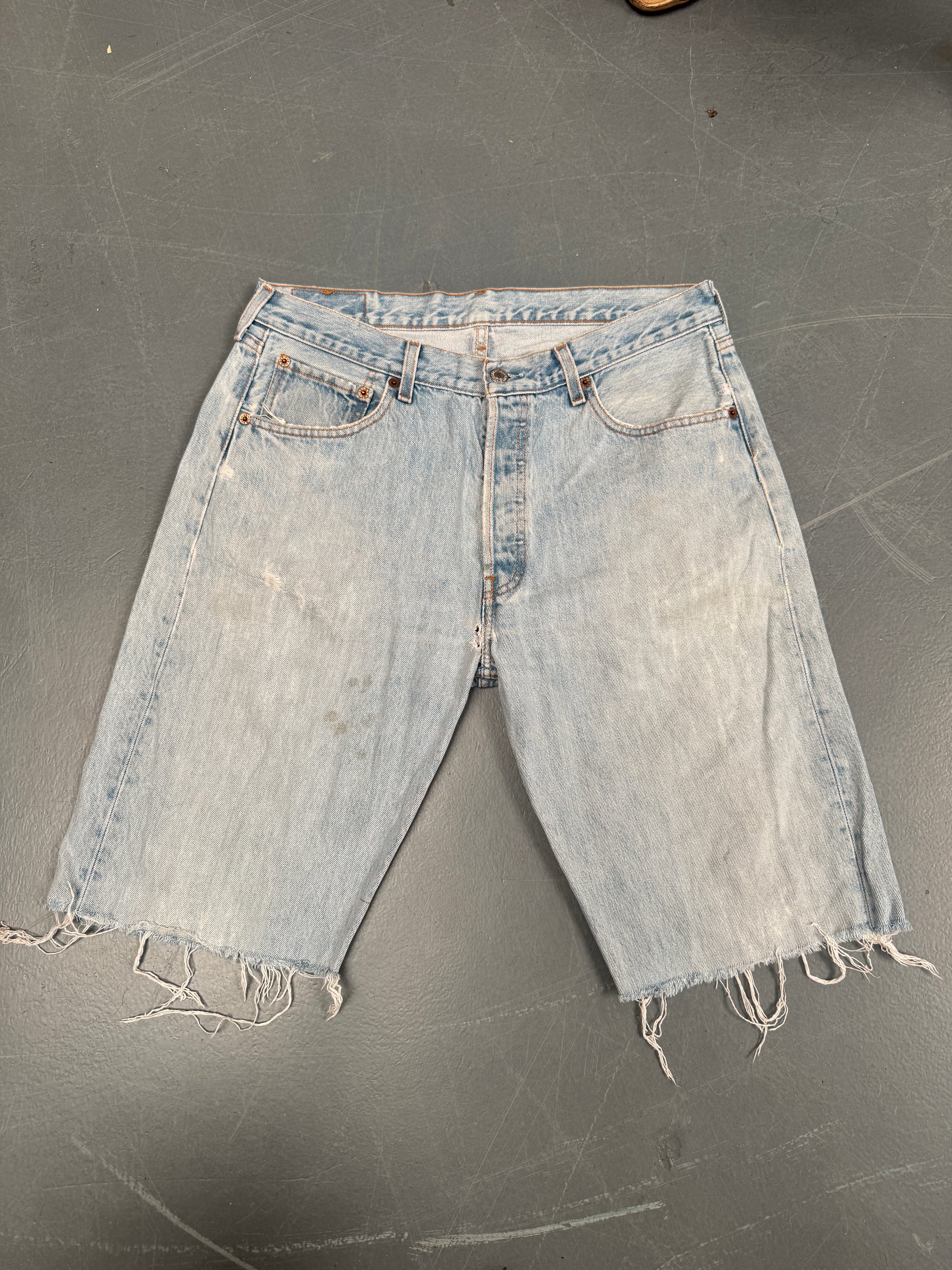 Vintage Ladies Levis Cut Off Denim Shorts - 90s Made - W 32 - SH02