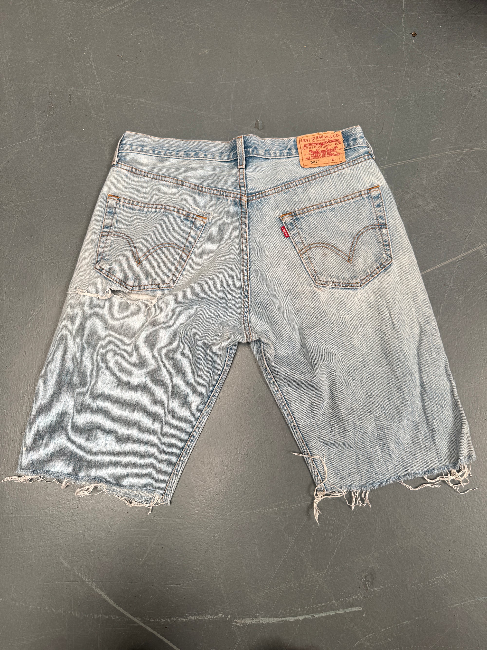 Vintage Ladies Levis Cut Off Denim Shorts - 90s Made - W 32 - SH02