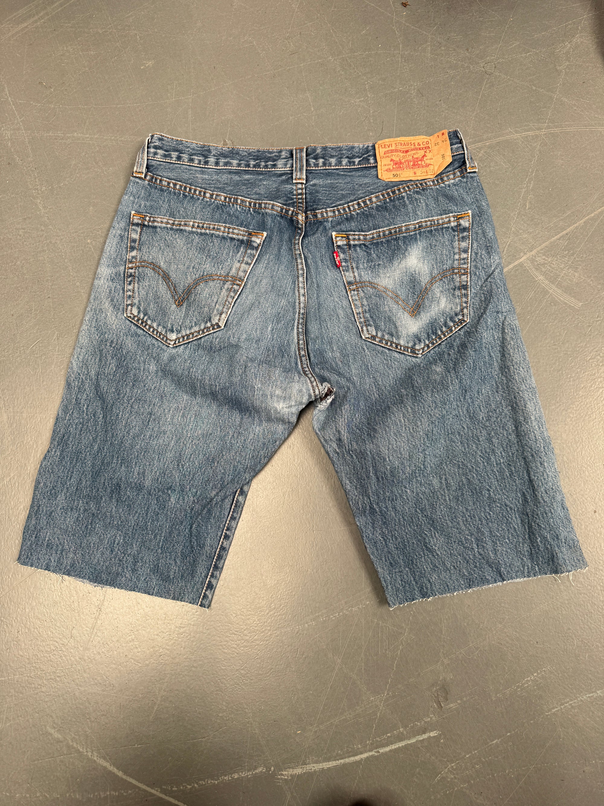 Vintage Ladies Levis Cut Off Denim Shorts - 90s Made - W 32 - SH03