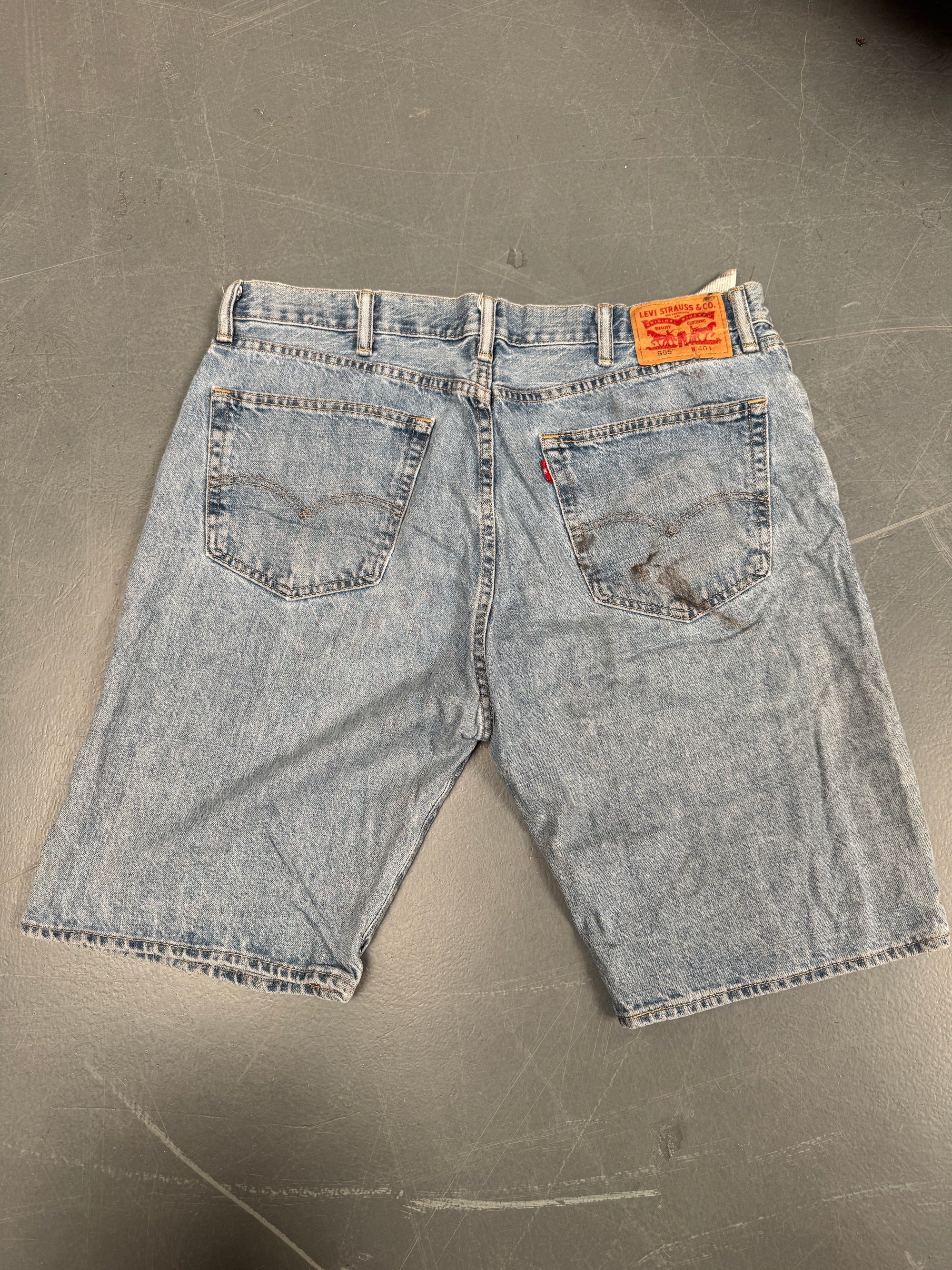Vintage Ladies Levis Cut Off Denim Shorts - 90s Made - W 40 - SH08