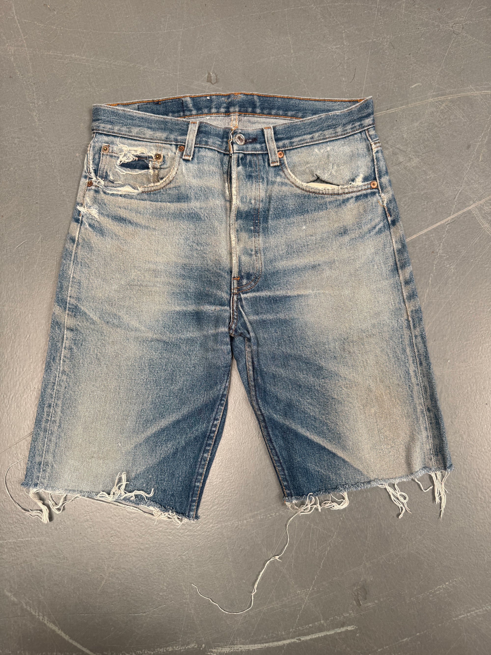 Vintage Ladies Levis Cut Off Denim Shorts - 90s Made - W 31 - SH47