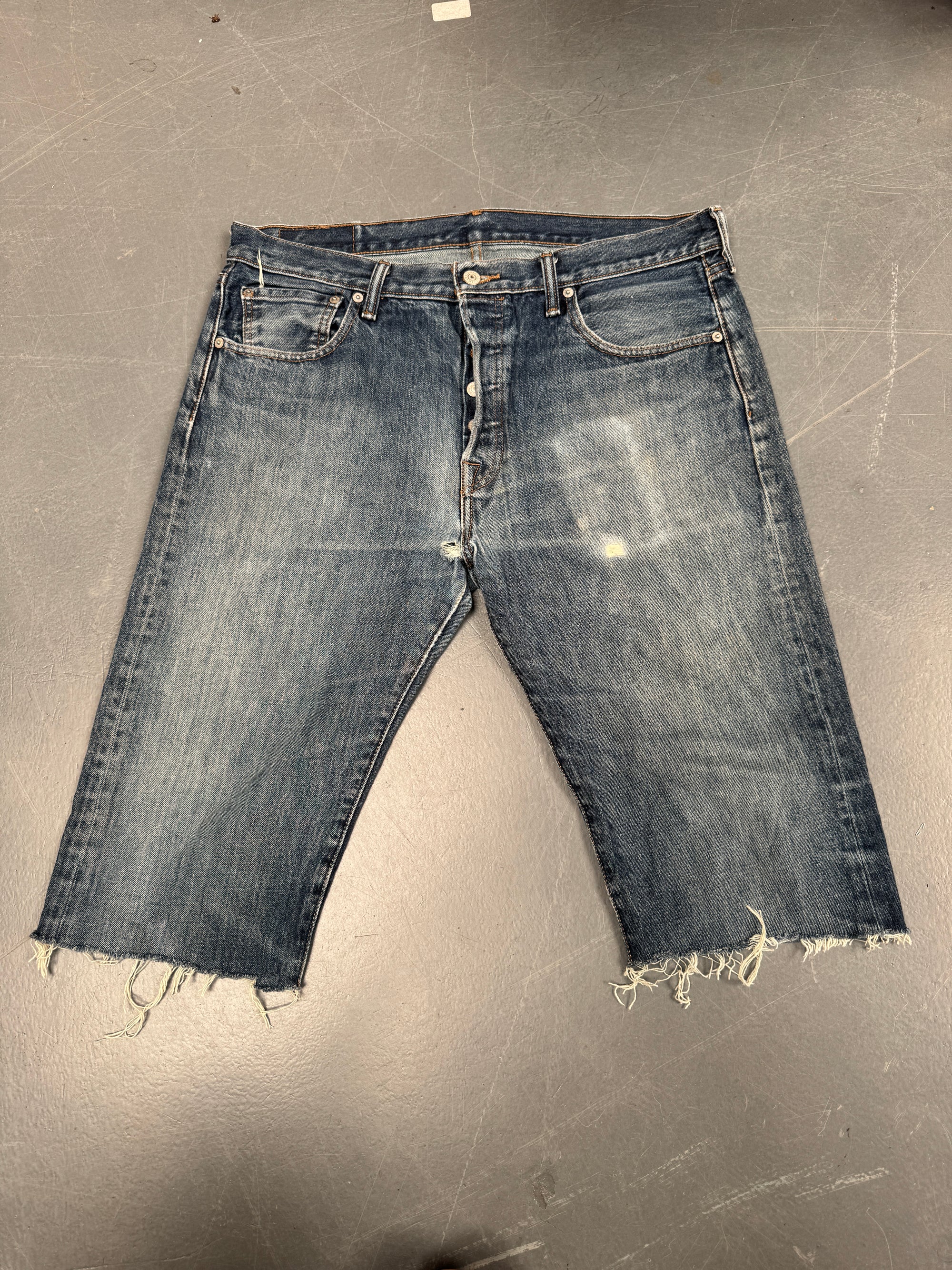 Vintage Ladies Levis Cut Off Denim Shorts - 90s Made - W 36 - SH062