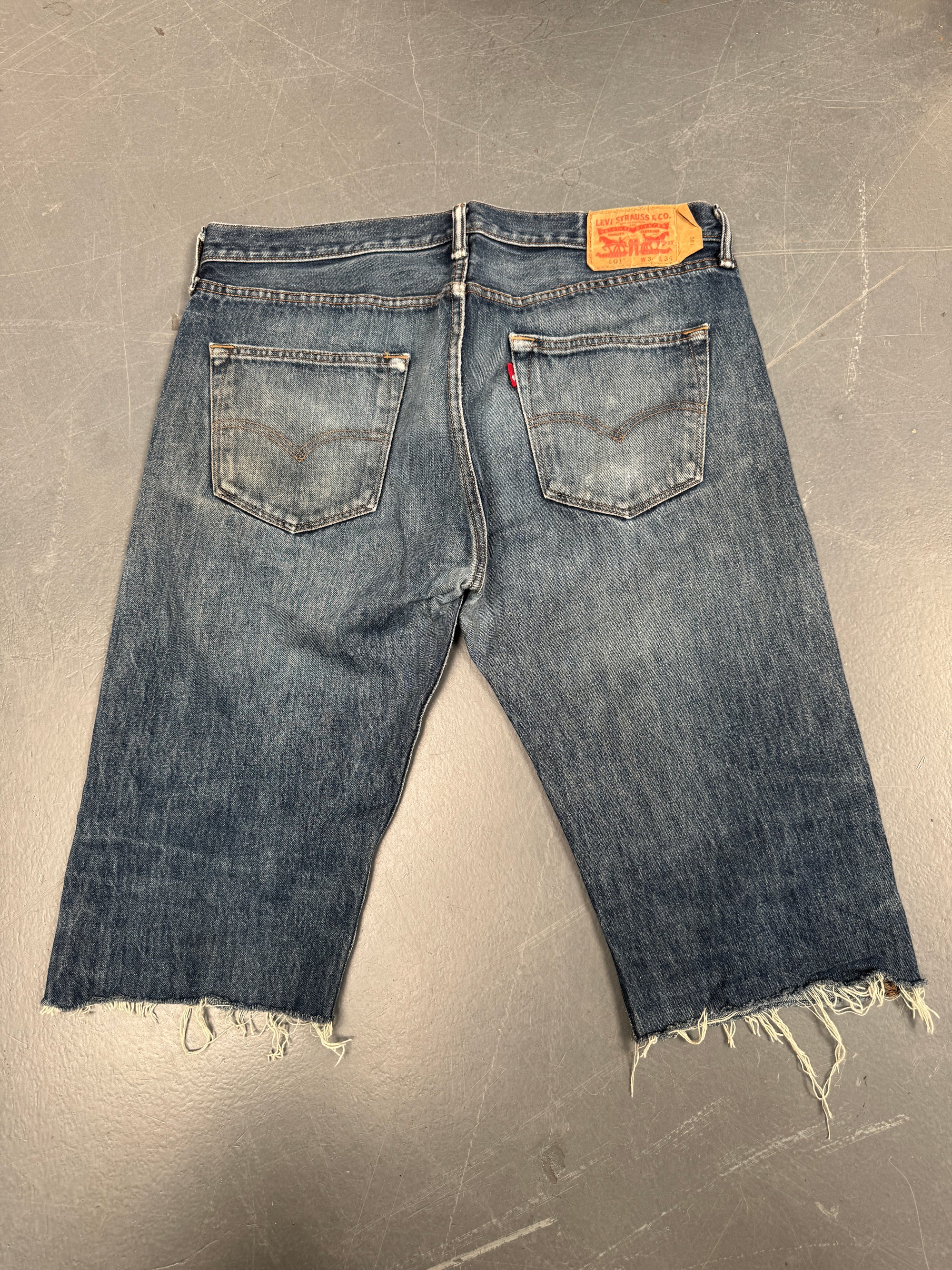 Vintage Ladies Levis Cut Off Denim Shorts - 90s Made - W 36 - SH062
