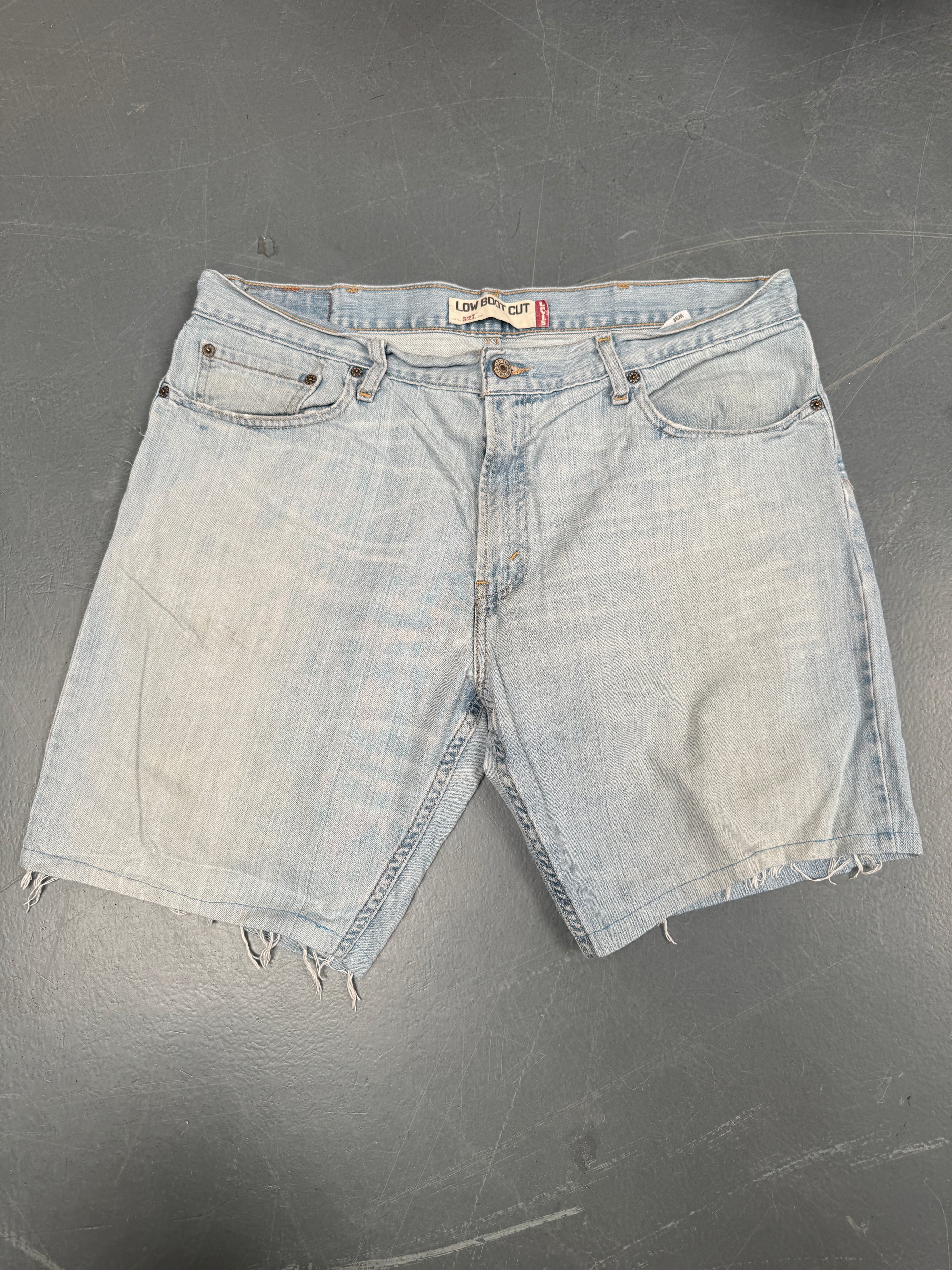 Vintage Ladies Levis Cut Off Denim Shorts - 90s Made - W 38 - SH065