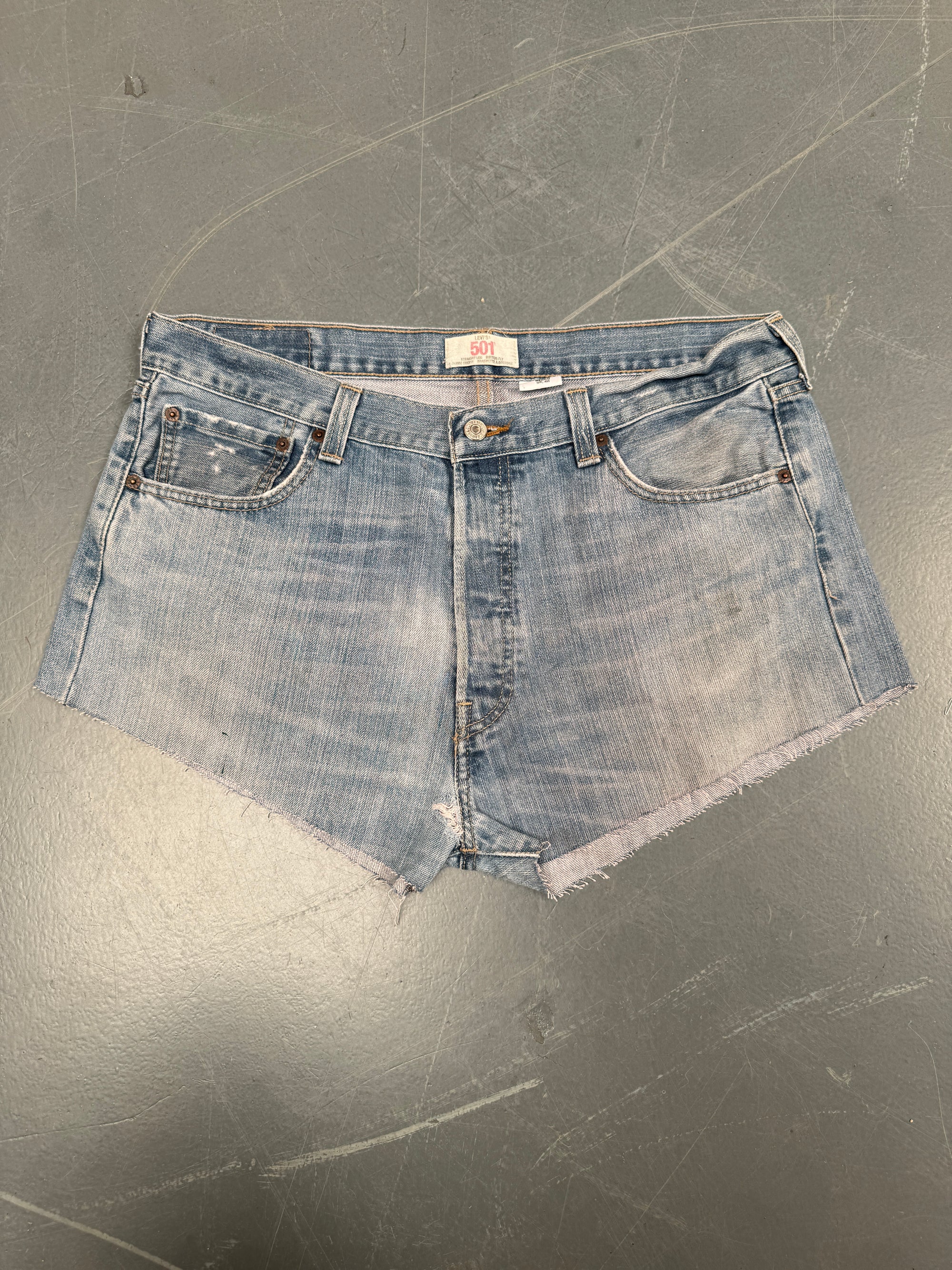 Vintage Ladies Levis Cut Off Denim Shorts - 90s Made - W 36 - SH074
