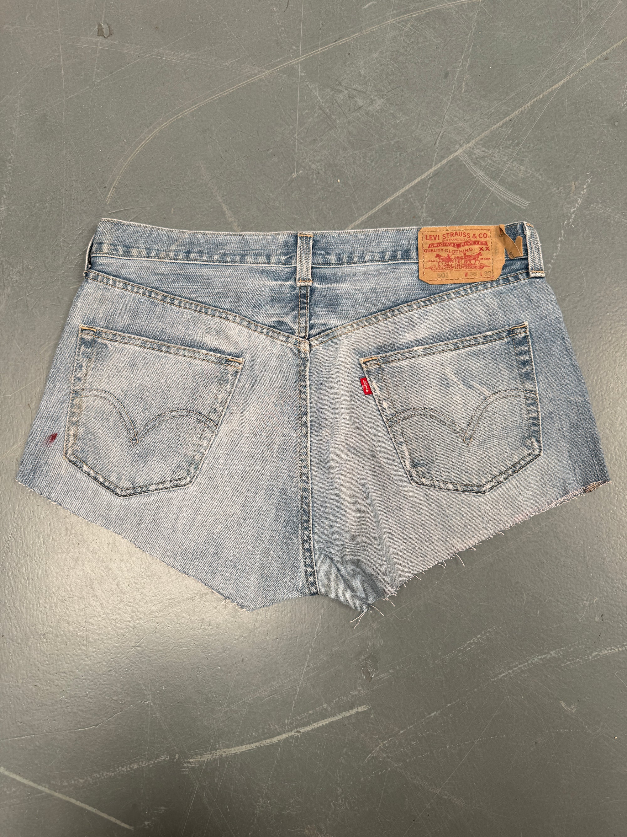 Vintage Ladies Levis Cut Off Denim Shorts - 90s Made - W 36 - SH074