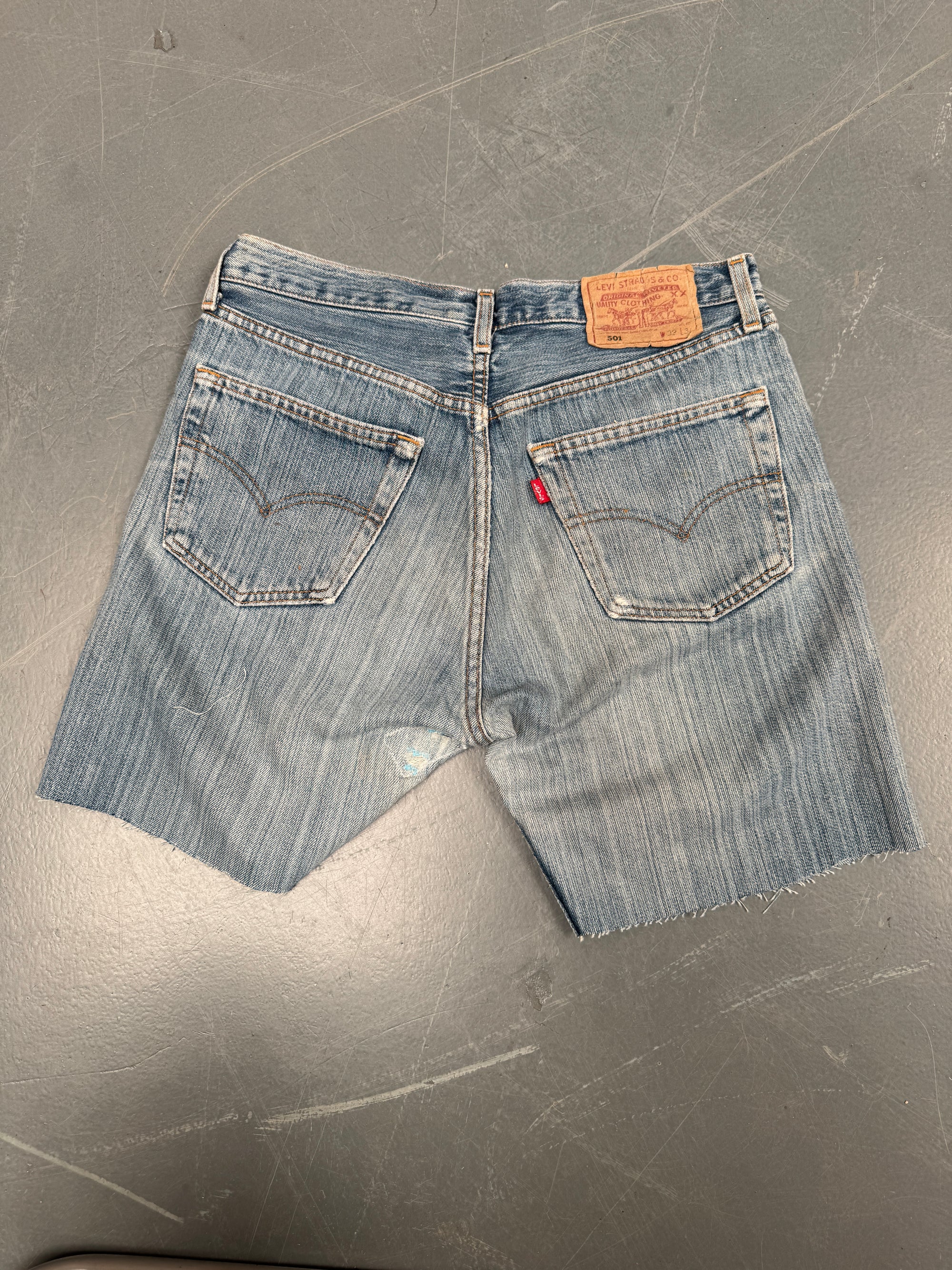 Vintage Ladies Levis Cut Off Denim Shorts - 90s Made - W 30 - SH075