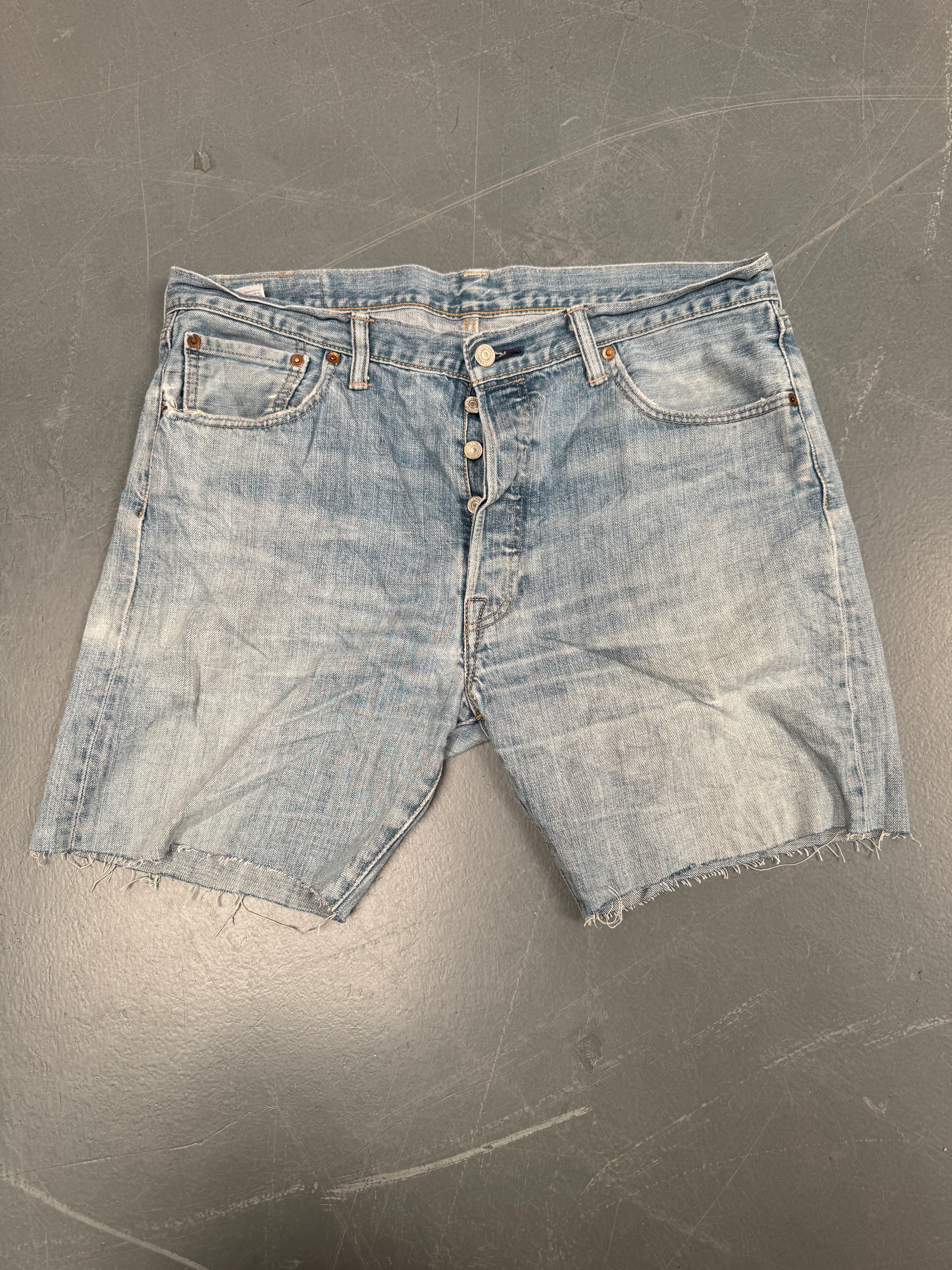 Vintage Ladies Levis Cut Off Denim Shorts - 90s Made - W 36 - SH077