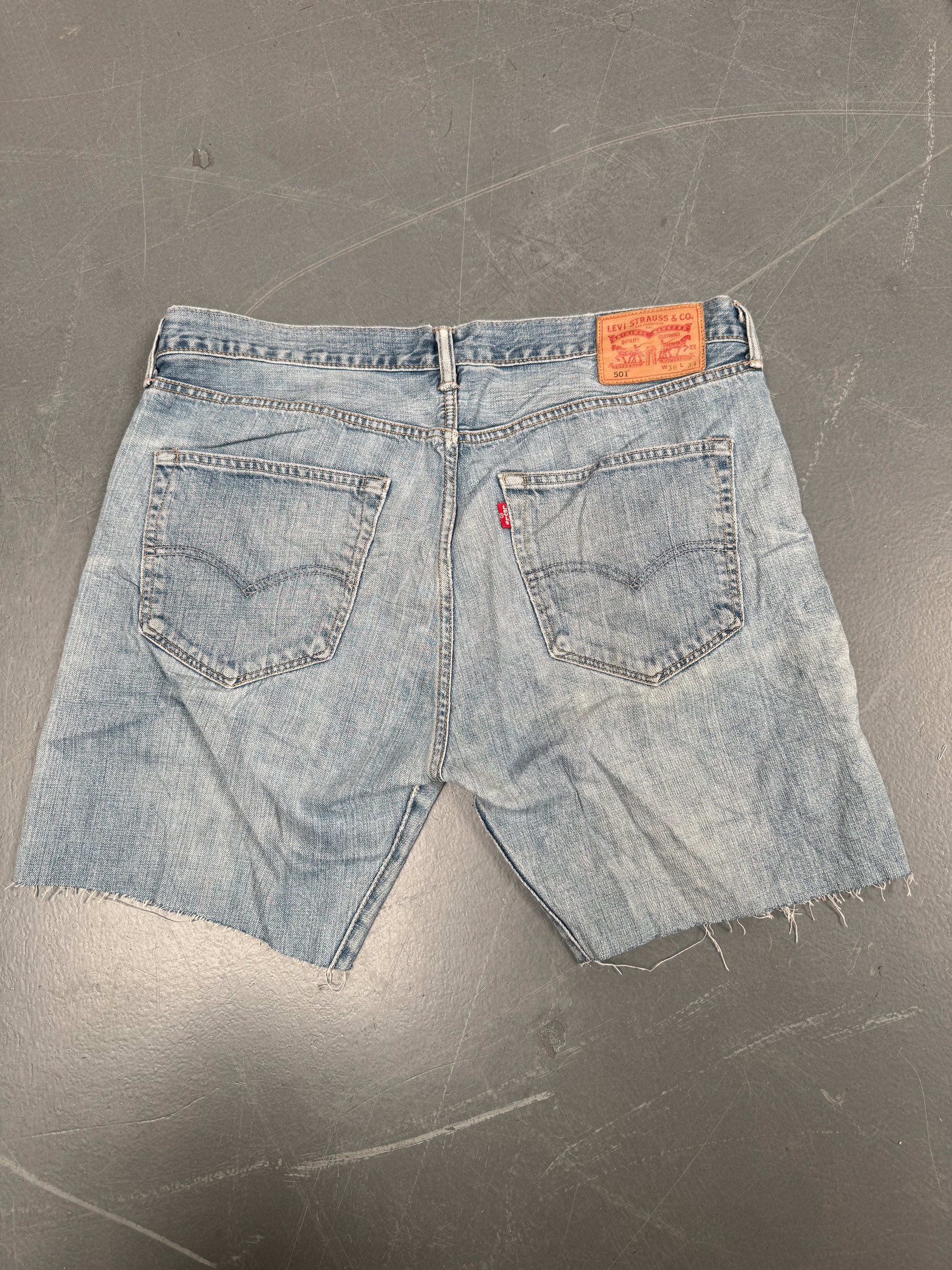 Vintage Ladies Levis Cut Off Denim Shorts - 90s Made - W 36 - SH077