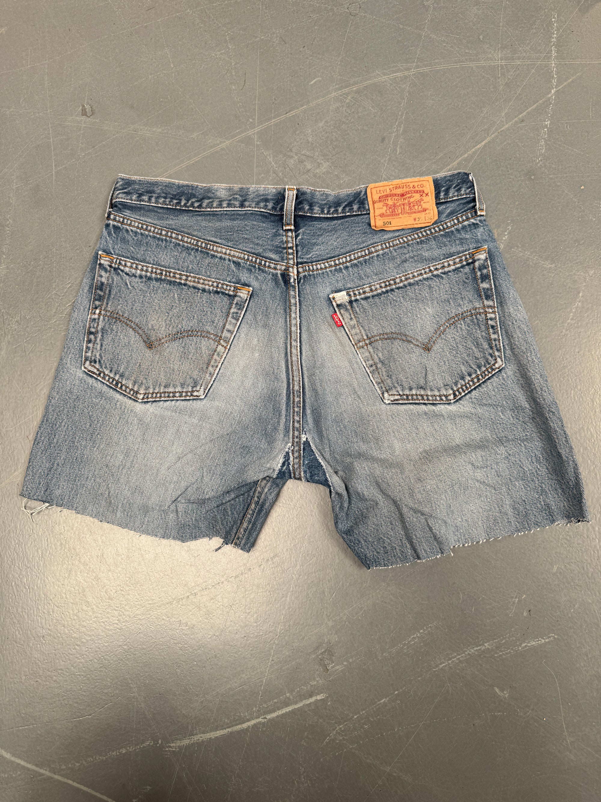 Vintage Ladies Levis Cut Off Denim Shorts - 90s Made - W 34 - SH081