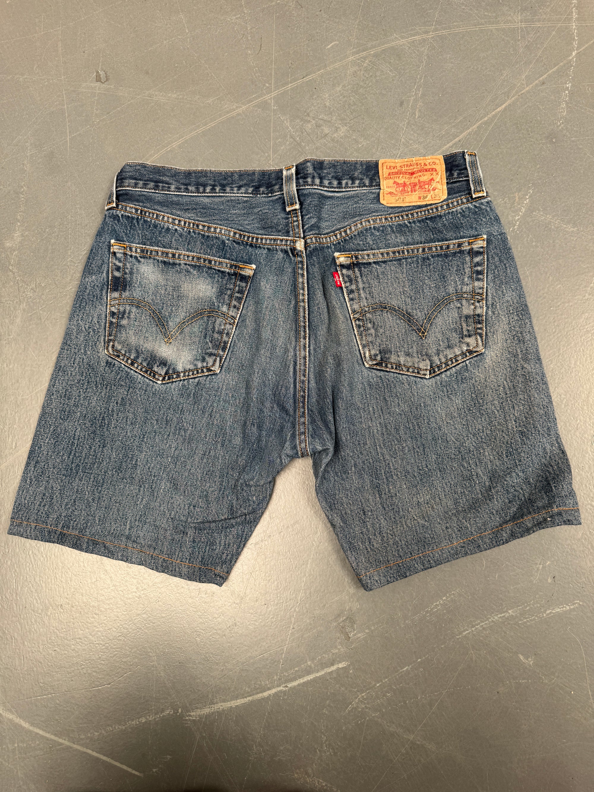 Vintage Ladies Levis Cut Off Denim Shorts - 90s Made - W 34 - SH084