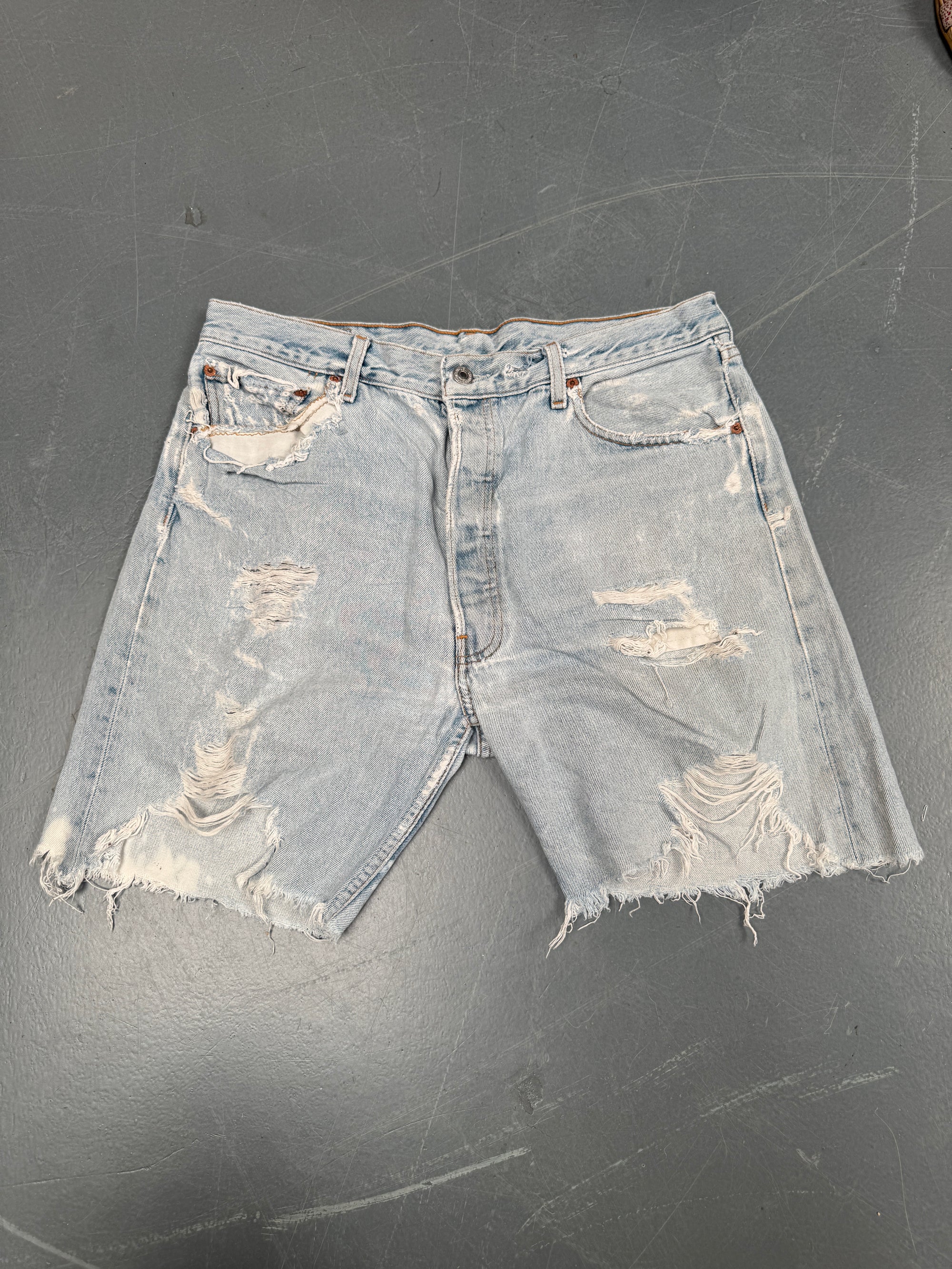 Vintage Ladies Levis Cut Off Denim Shorts - 90s Made - W 32 - SH085