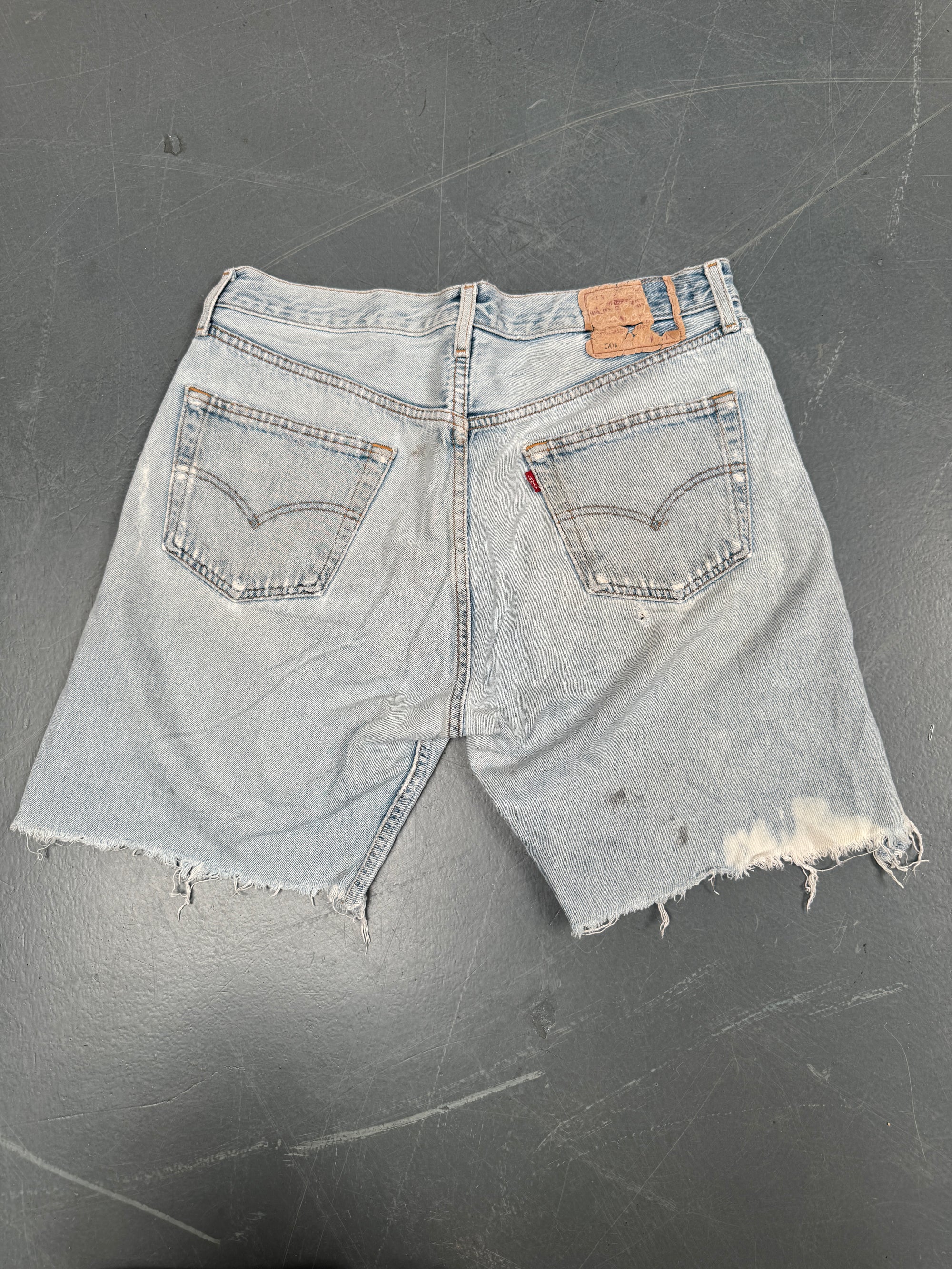 Vintage Ladies Levis Cut Off Denim Shorts - 90s Made - W 32 - SH085