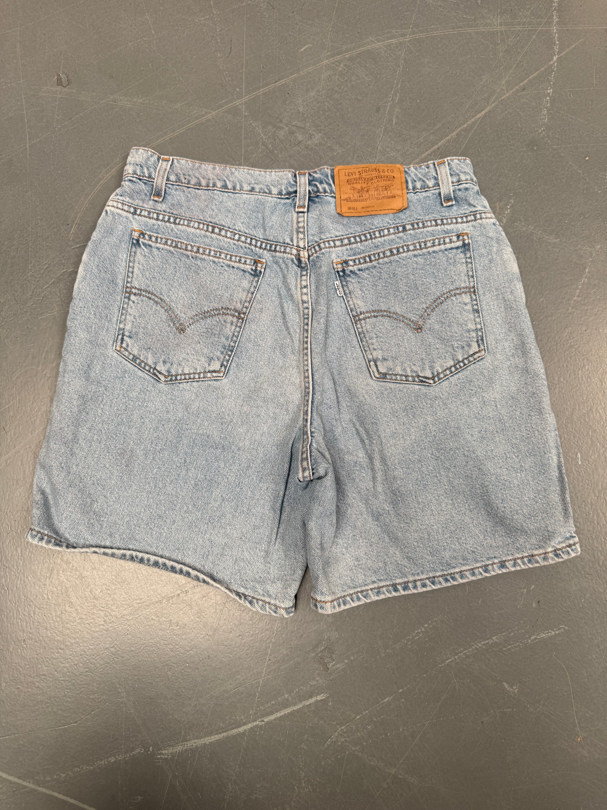 Vintage Ladies Levis Cut Off Denim Shorts - 90s Made - W 31 - SH095