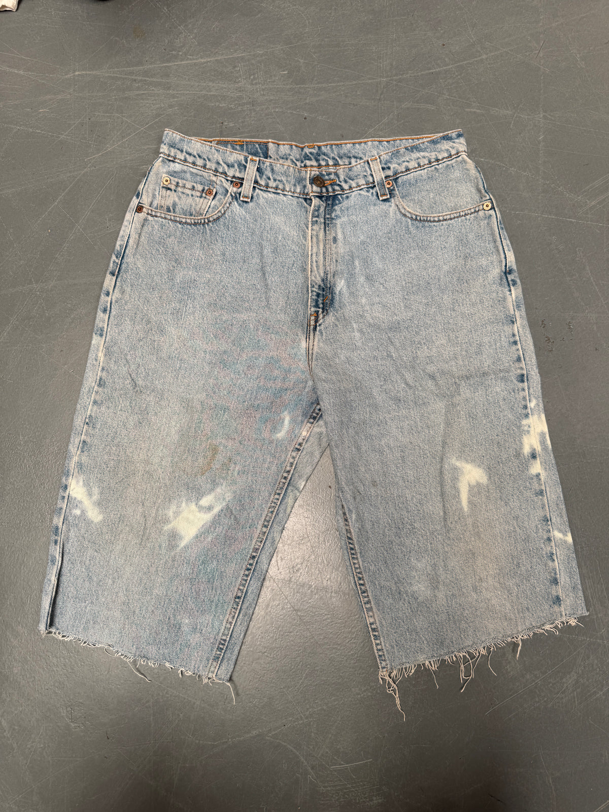 Vintage Levis Cut Off Denim Shorts - 90s Made - W 32 - SH1005