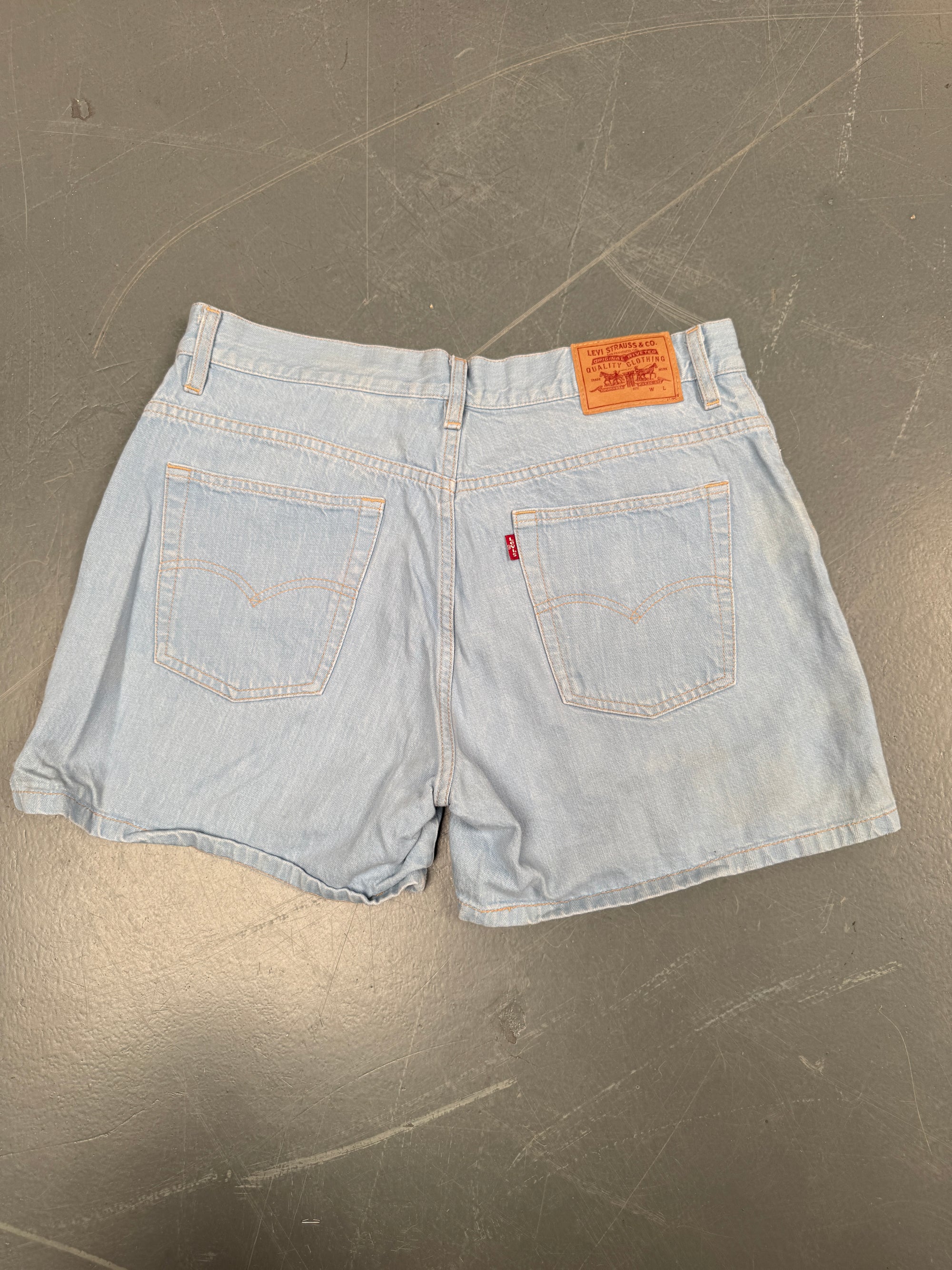 Vintage Ladies Levis Cut Off Denim Shorts - 90s Made - W 32 - SH104