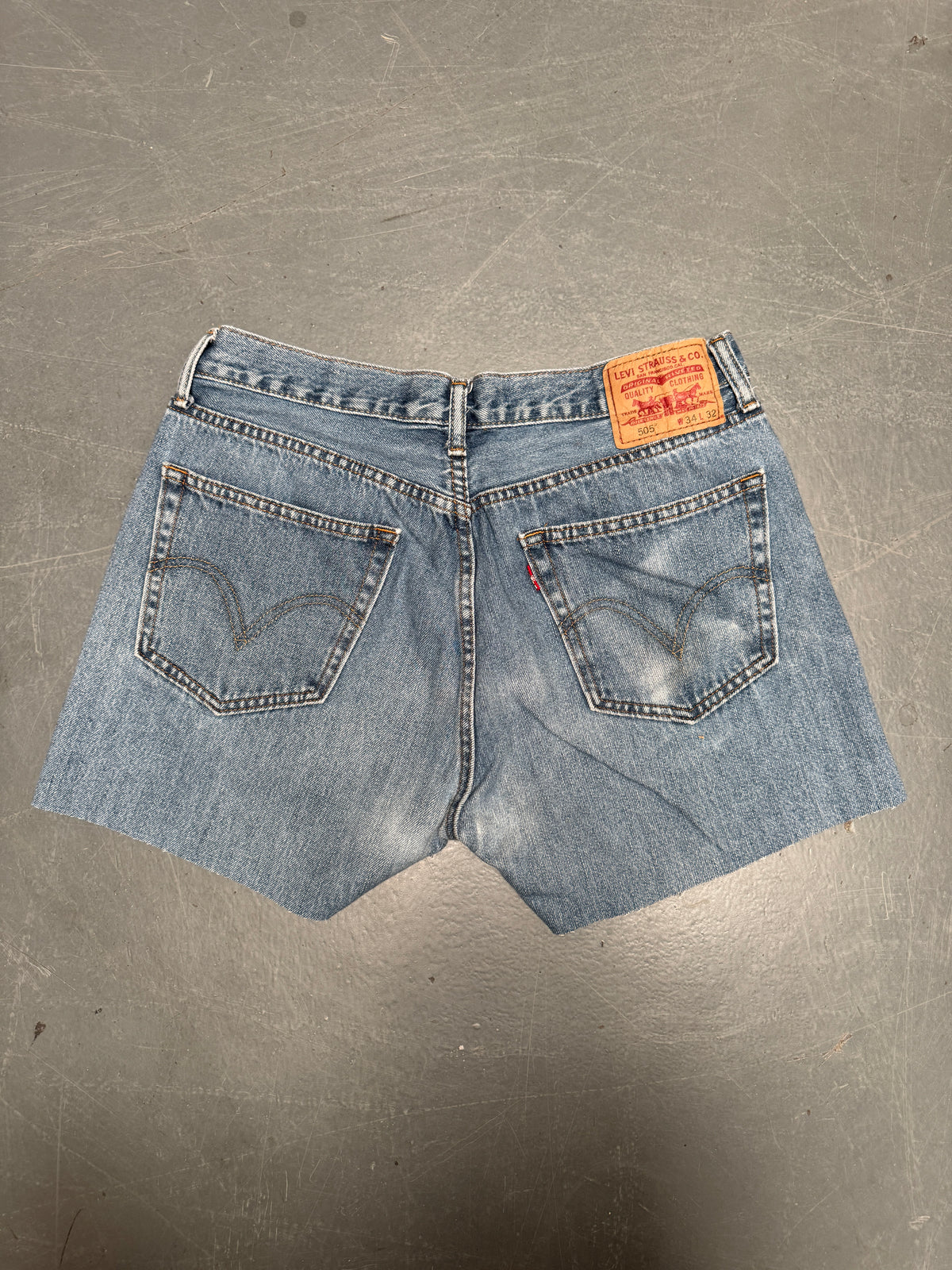 Vintage Levis Cut Off Denim Shorts - 90s Made - W 32 - SH1049