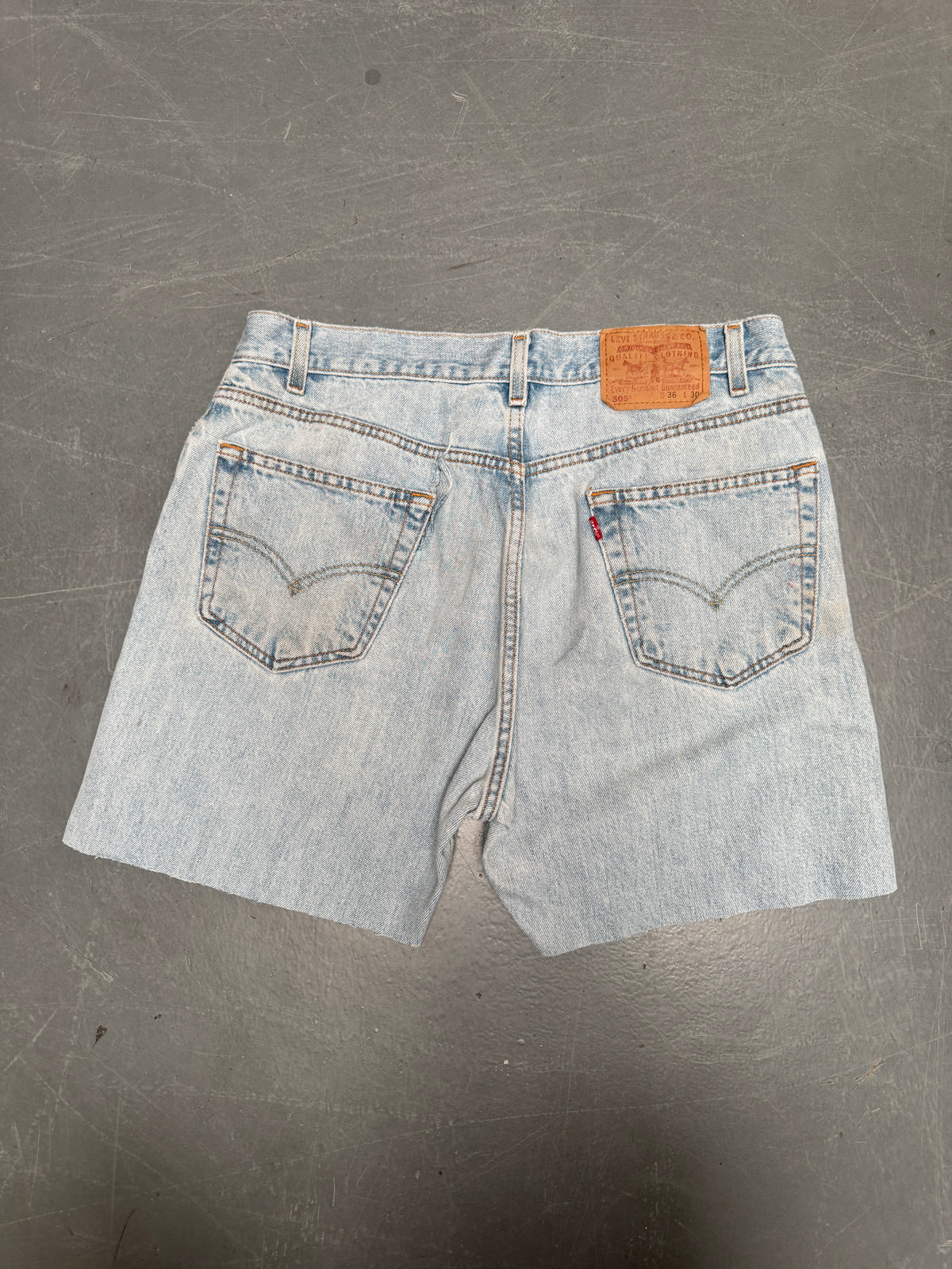 Vintage Levis Cut Off Denim Shorts - 90s Made - W 32 - SH1050