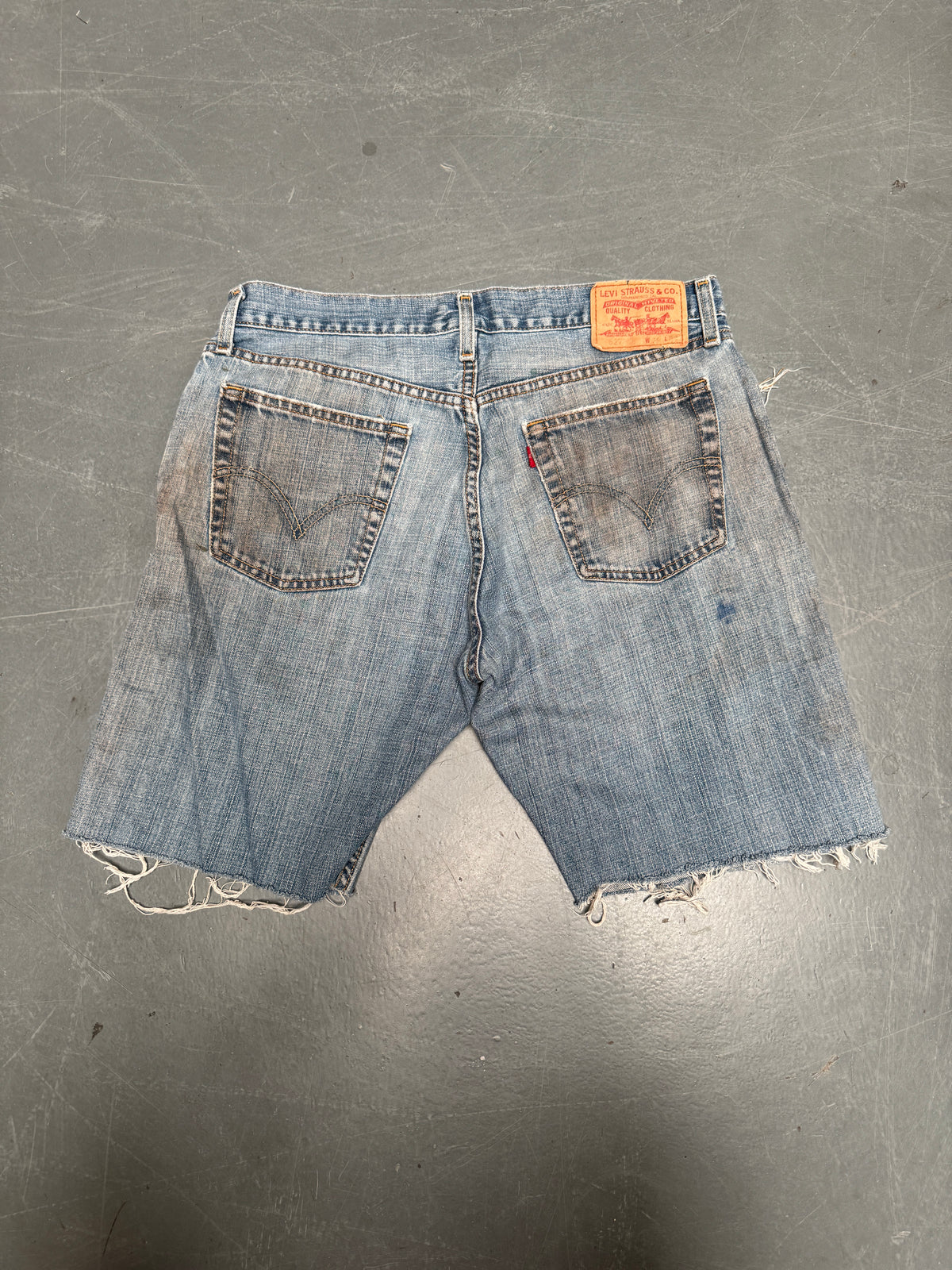 Vintage Levis Cut Off Denim Shorts - 90s Made - W 34 - SH1053