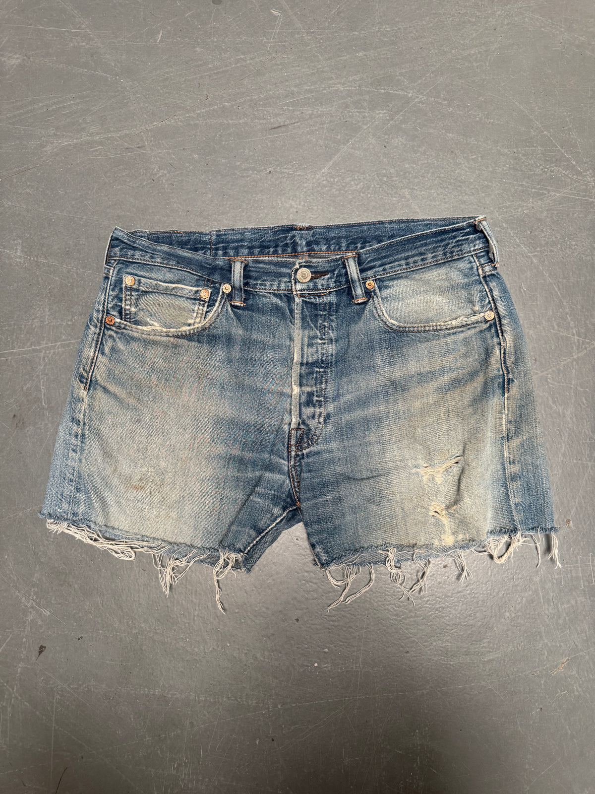 Vintage Levis Cut Off Denim Shorts - 90s Made - W 34 - SH1055