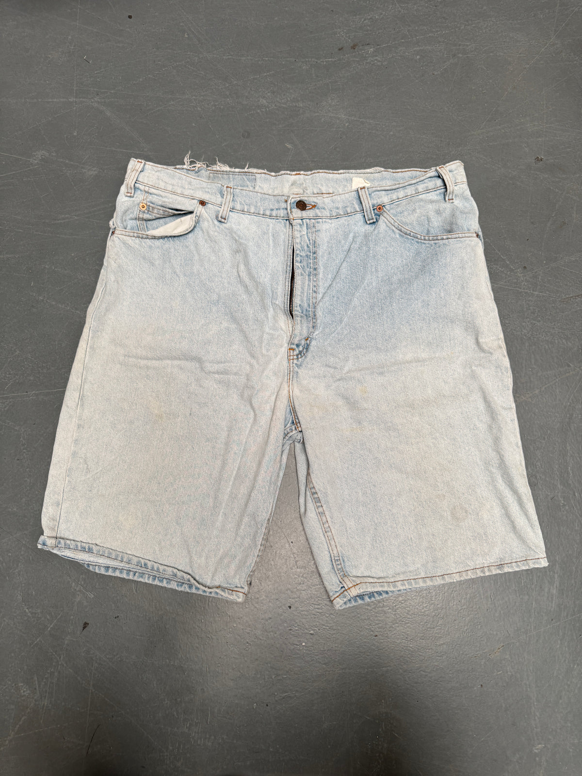 Vintage Levis Cut Off Denim Shorts - 90s Made - W 40 - SH1059