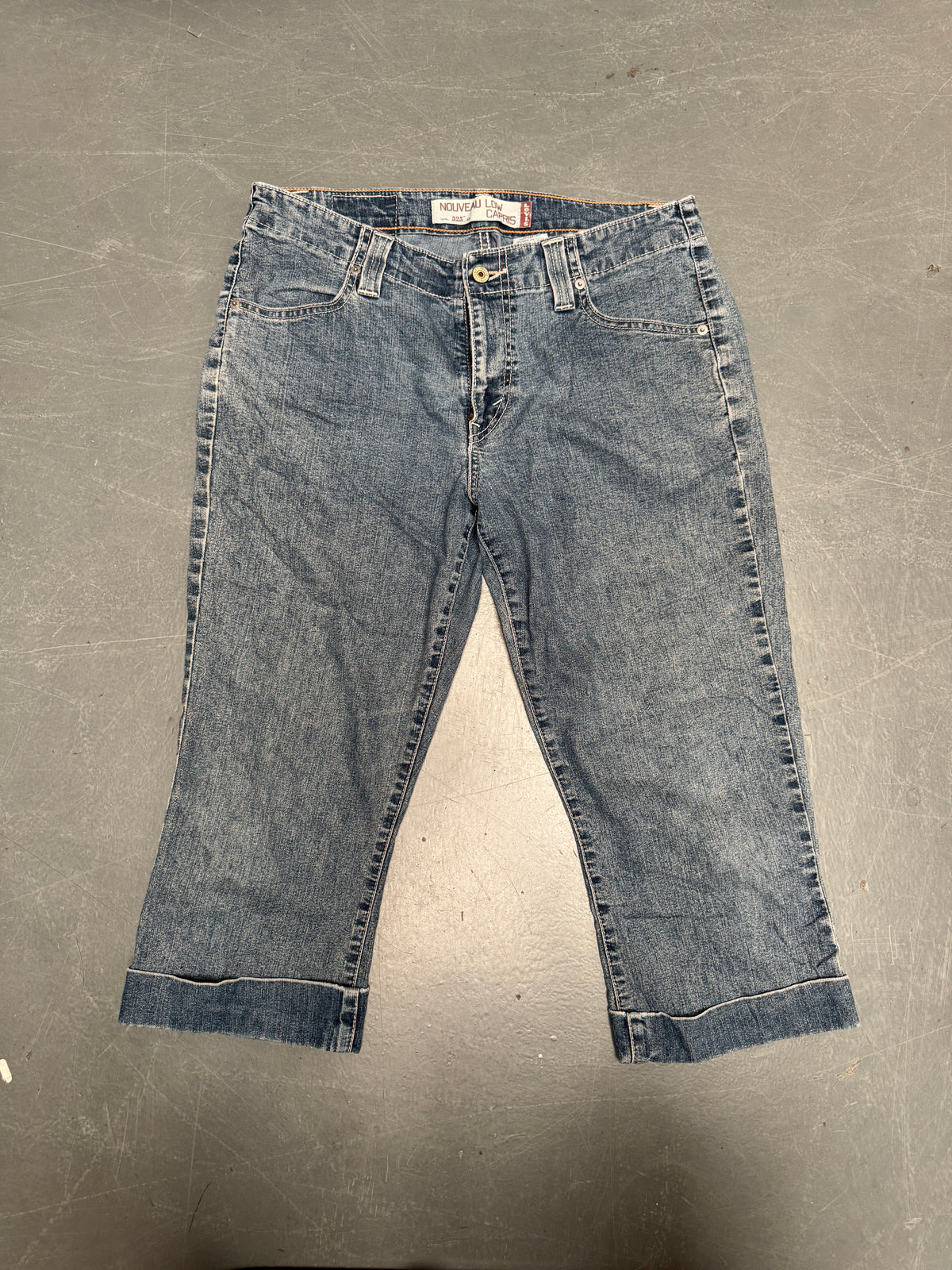 Vintage Levis Cut Off Denim Shorts - 90s Made - W 34 - SH1063