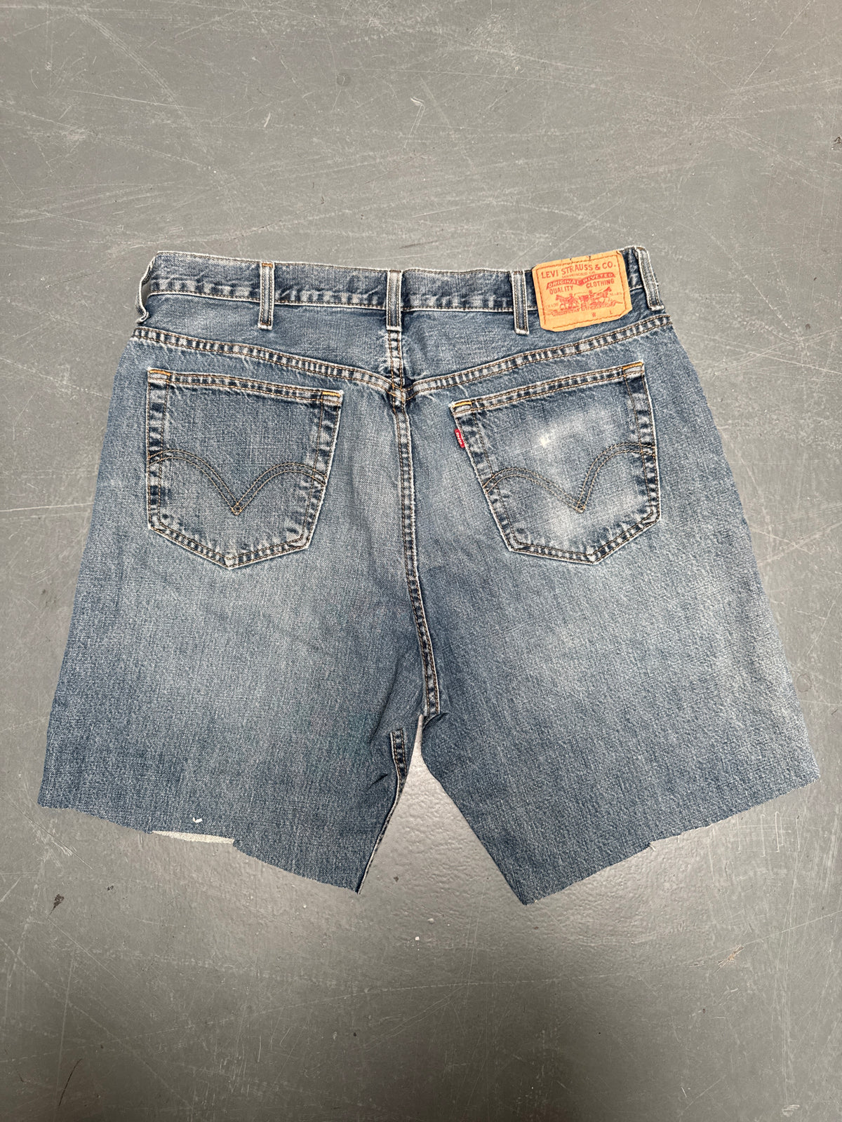 Vintage Levis Cut Off Denim Shorts - 90s Made - W 36 - SH1081