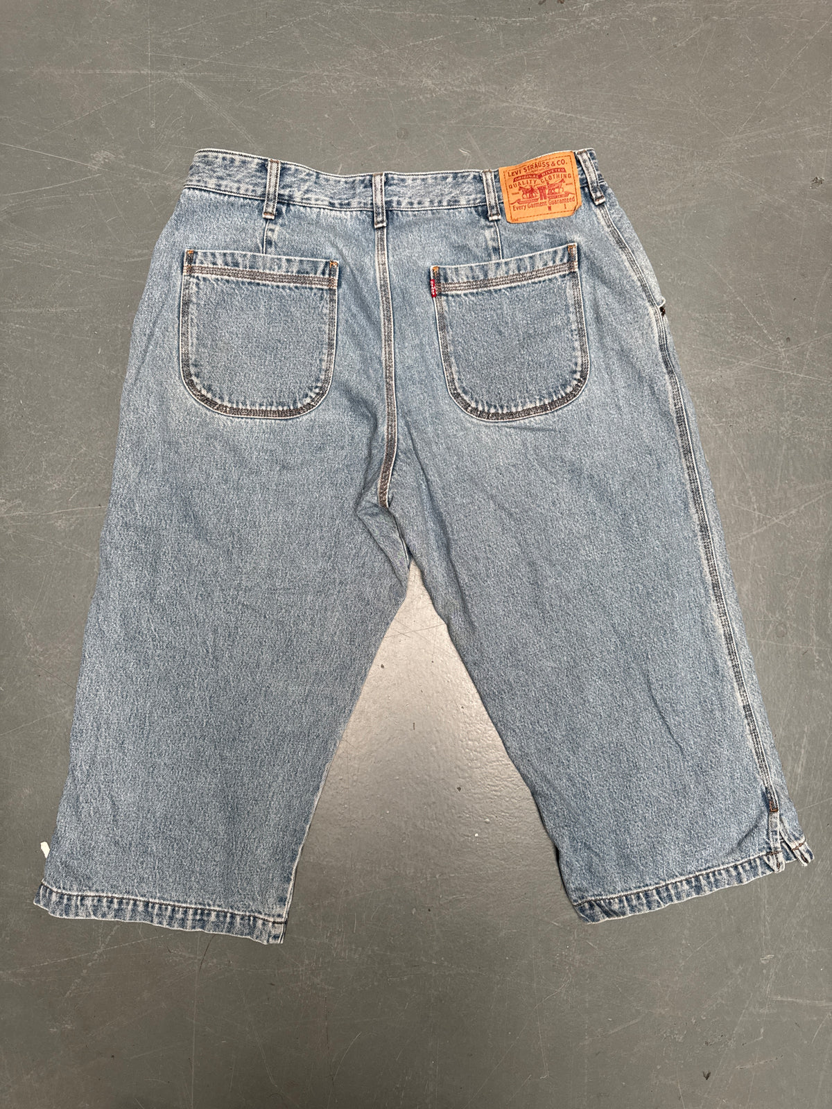 Vintage Levis Cut Off Denim Shorts - 90s Made - W 36 - SH1082