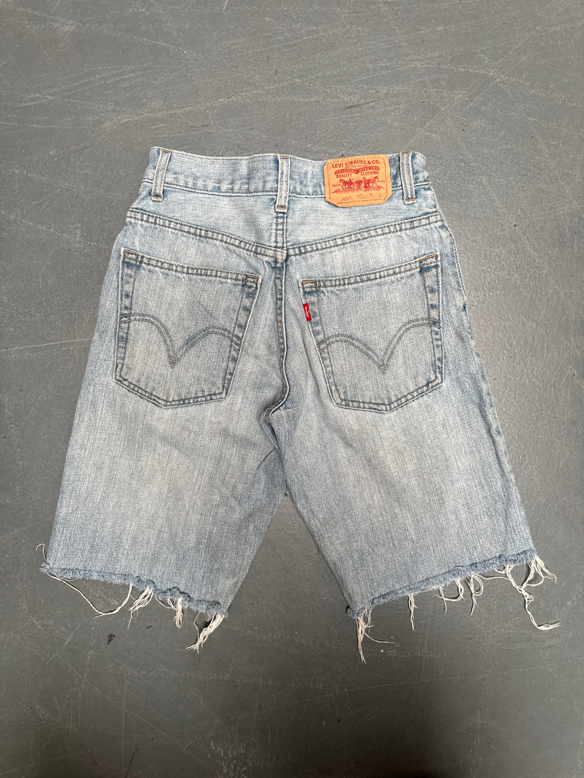 Vintage Levis Cut Off Denim Shorts - 90s Made - W 24 - SH1094