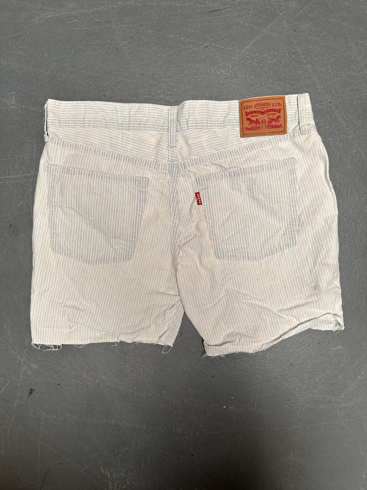 Vintage Levis Cut Off Denim Shorts - 90s Made - W 30 - SH1102