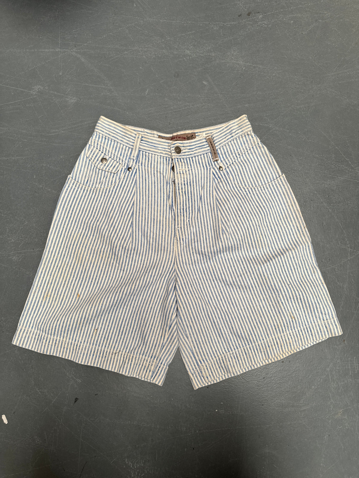 Vintage Levis Cut Off Denim Shorts - 90s Made - W 28 - SH1104