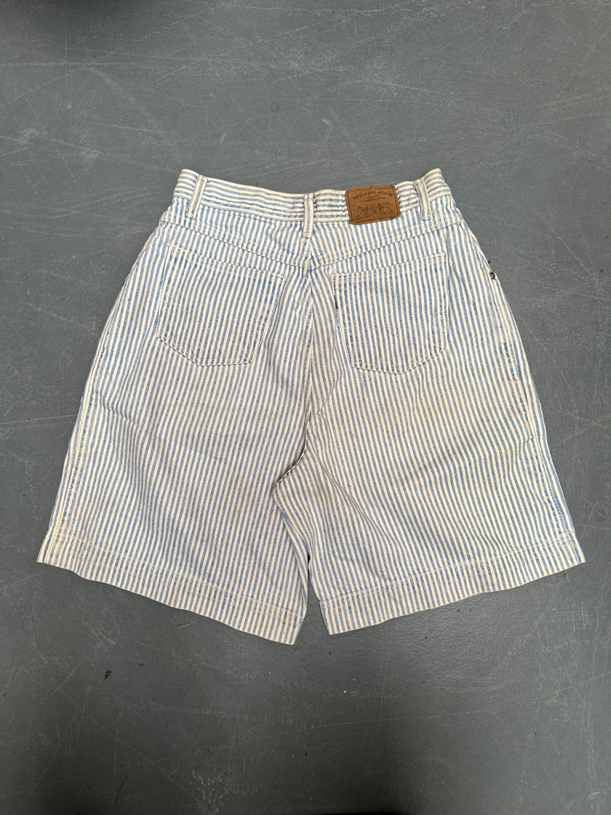 Vintage Levis Cut Off Denim Shorts - 90s Made - W 28 - SH1104