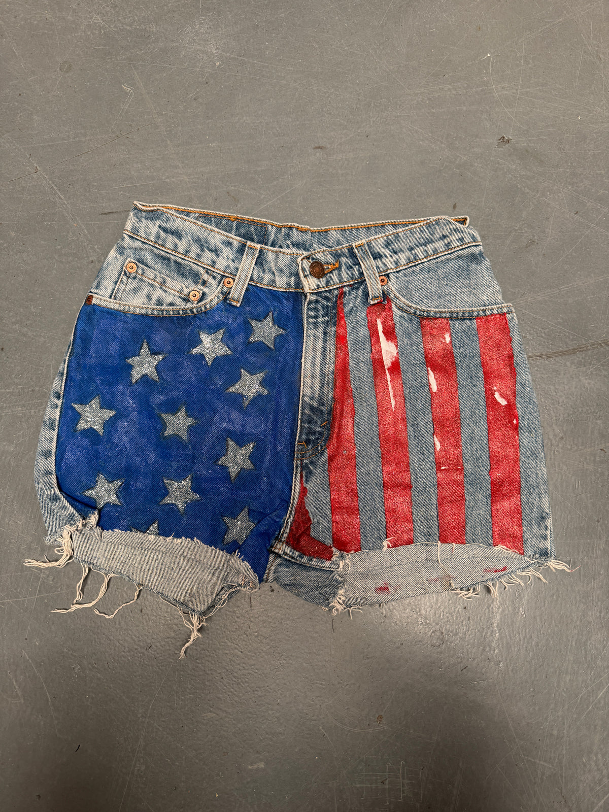 Vintage Levis Cut Off Denim Shorts - 90s Made - W 26 - SH1109