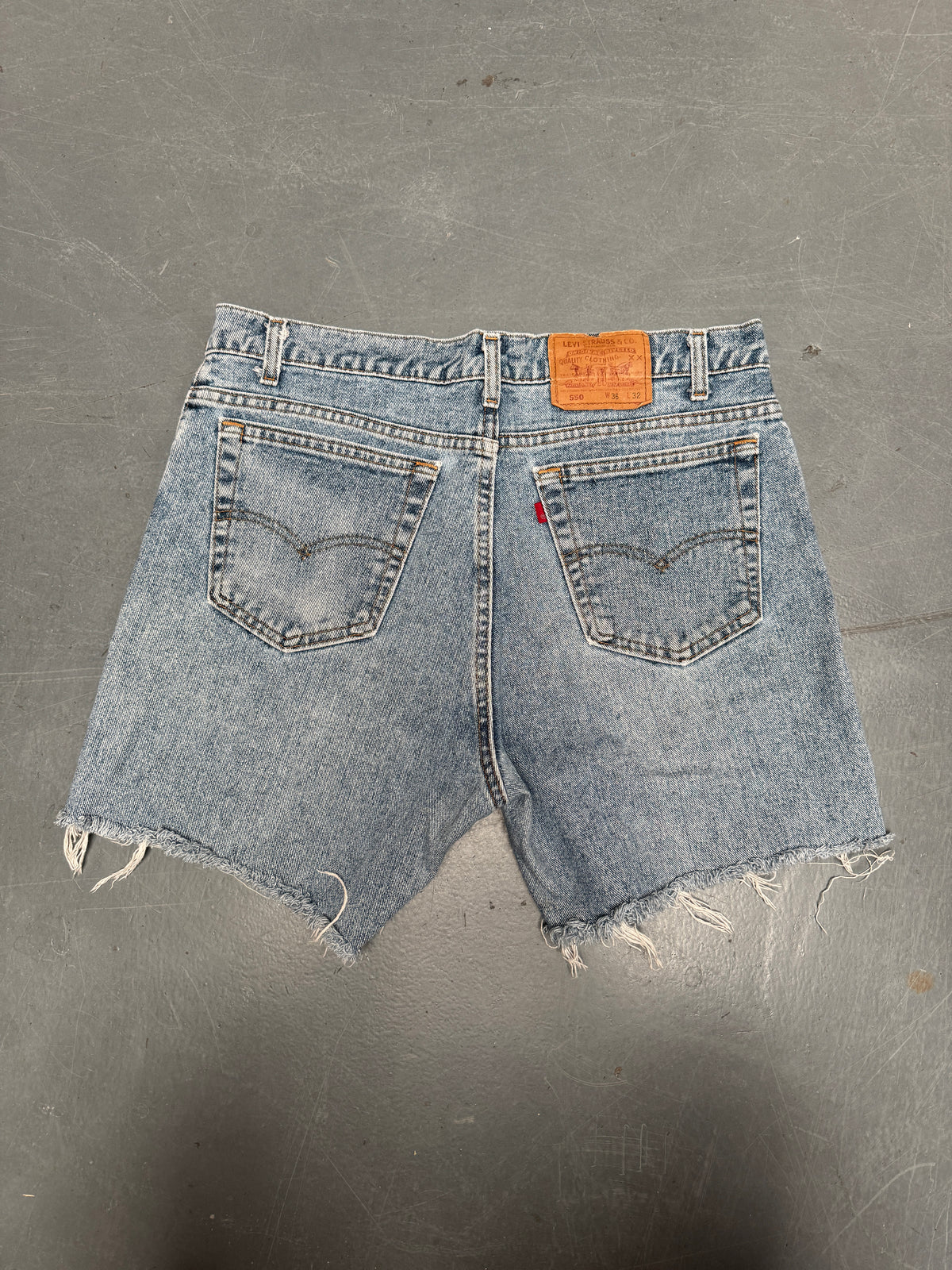 Vintage Levis Cut Off Denim Shorts - 90s Made - W 34 - SH1110