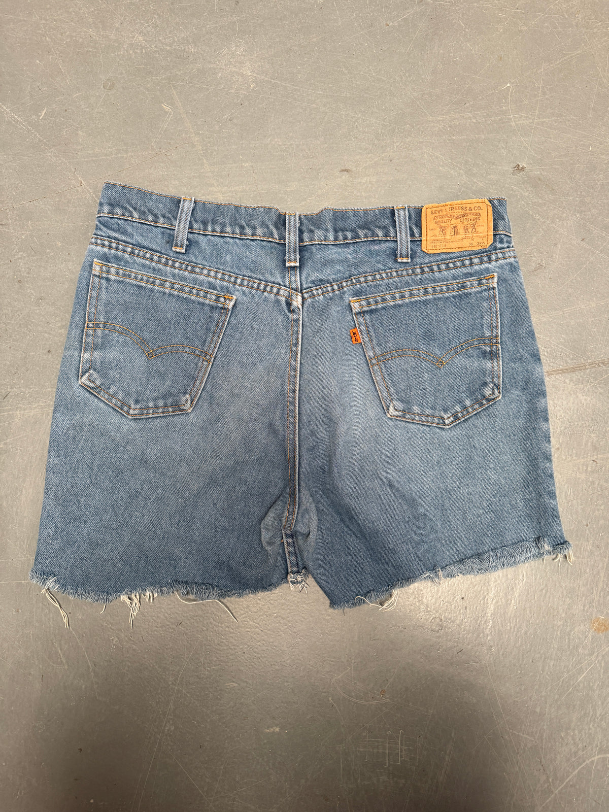 Vintage Levis Cut Off Denim Shorts - 90s Made - W 34 - SH1112