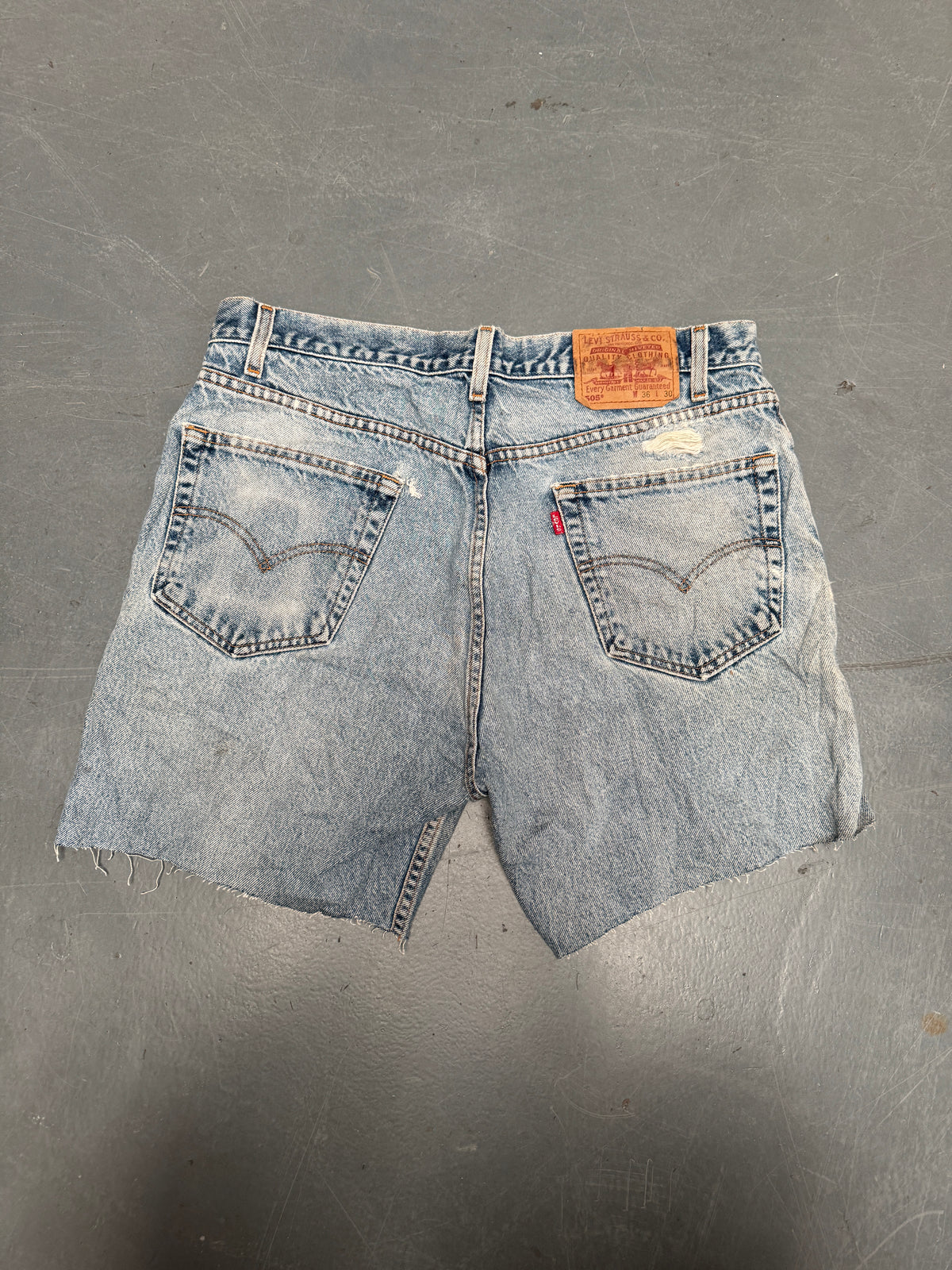 Vintage Levis Cut Off Denim Shorts - 90s Made - W 34 - SH1115